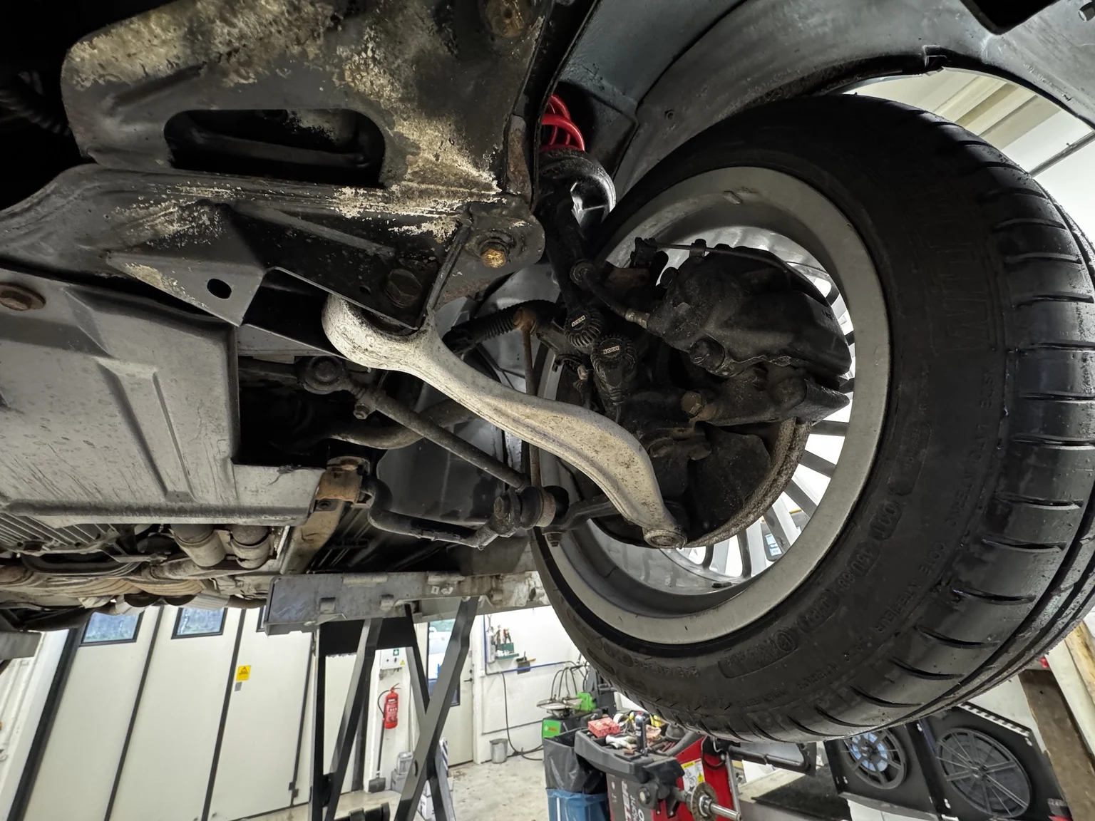 Image of 1992 BMW 850i 6-speed manual - 1 of 49 mechanics (47)