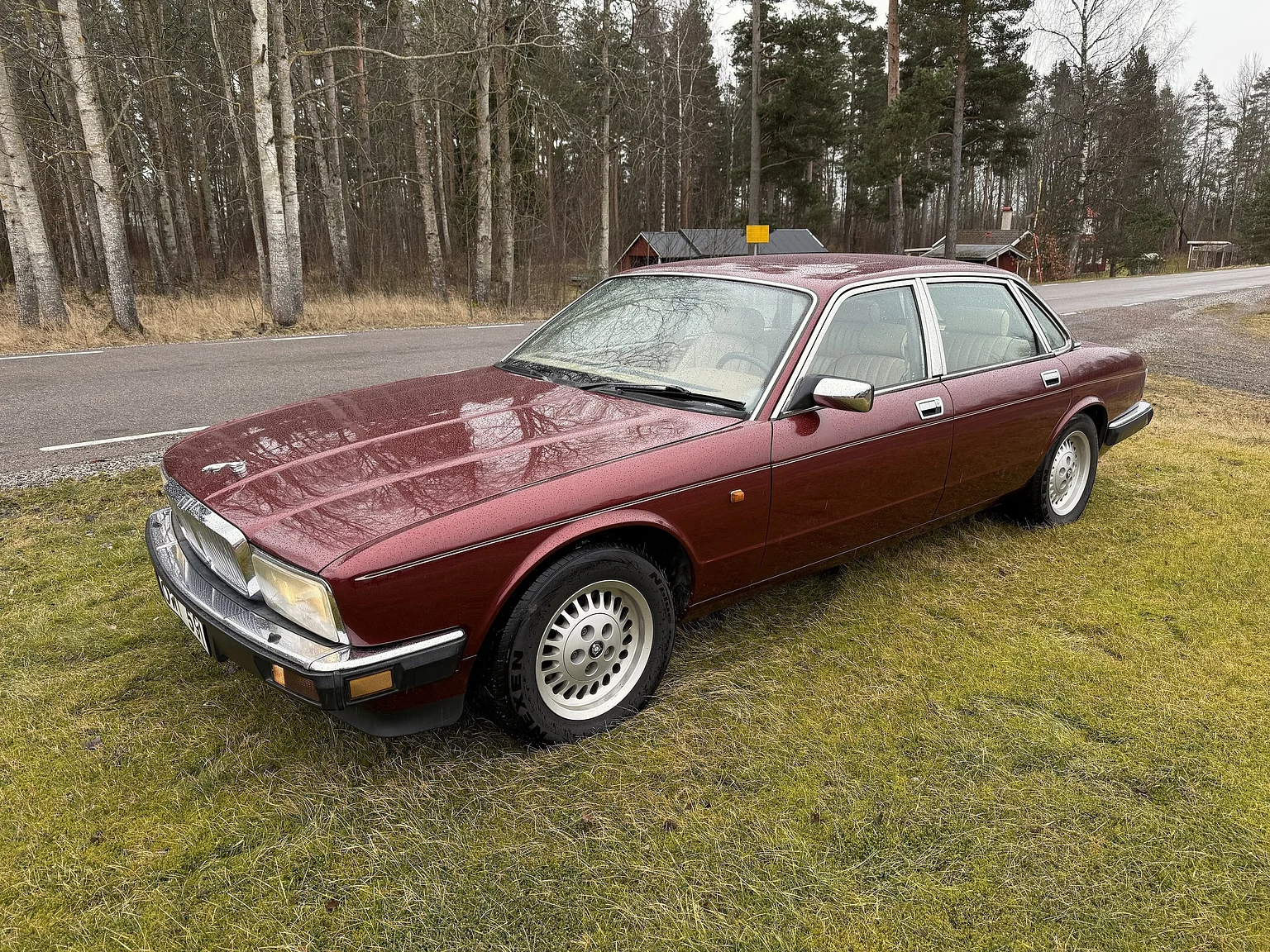 Exterior image of 1991 Jaguar XJ40 Sovereign (13)