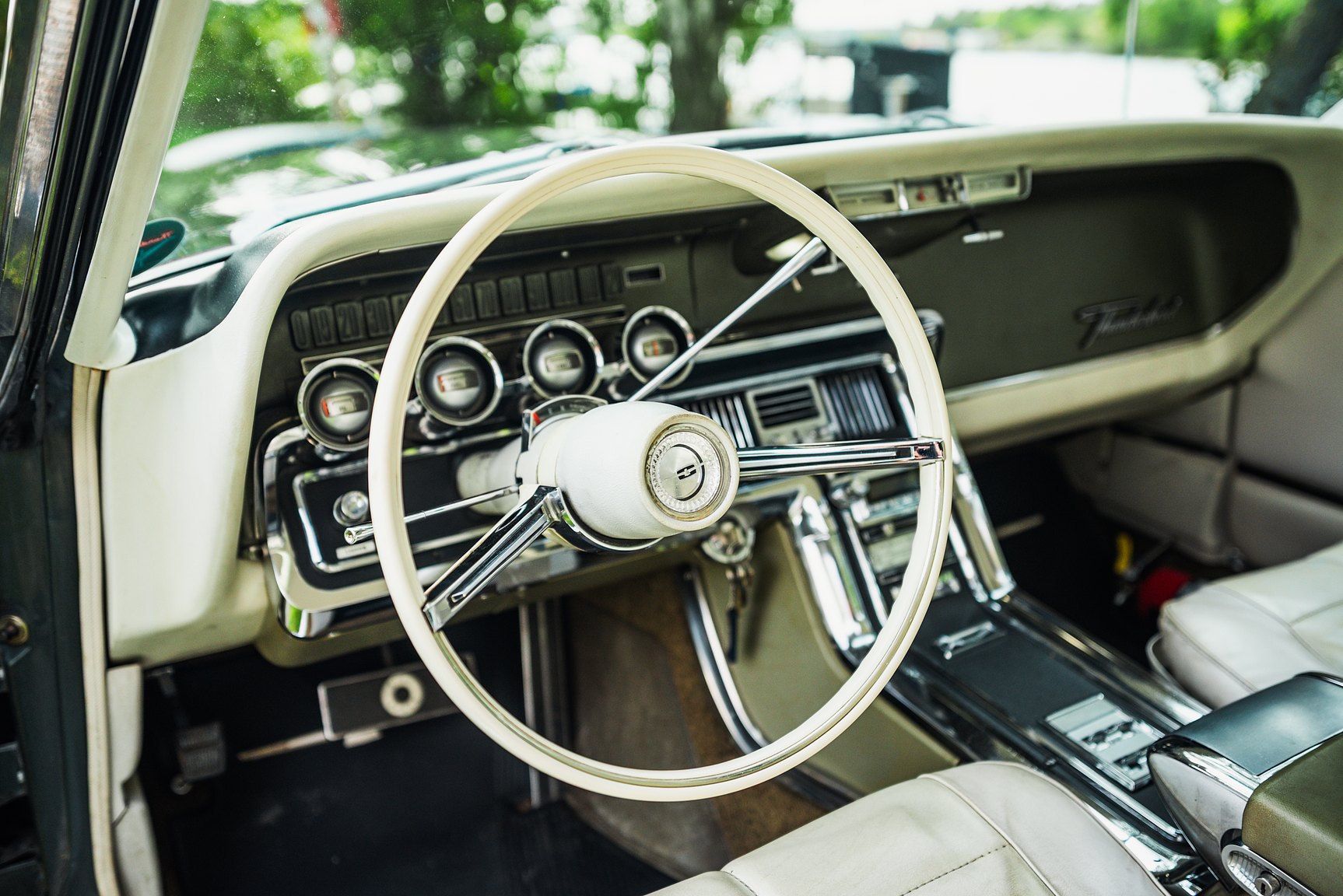 Innenraumfoto von 1966 Ford Thunderbird Town Hardtop