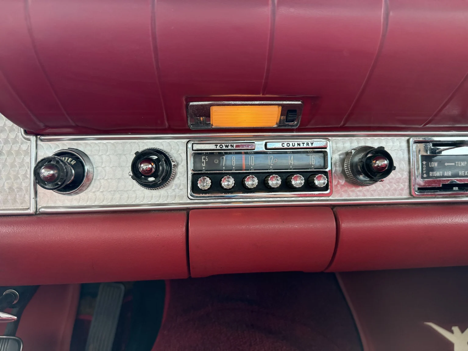 Interior image of 1957 Ford Thunderbird (18)