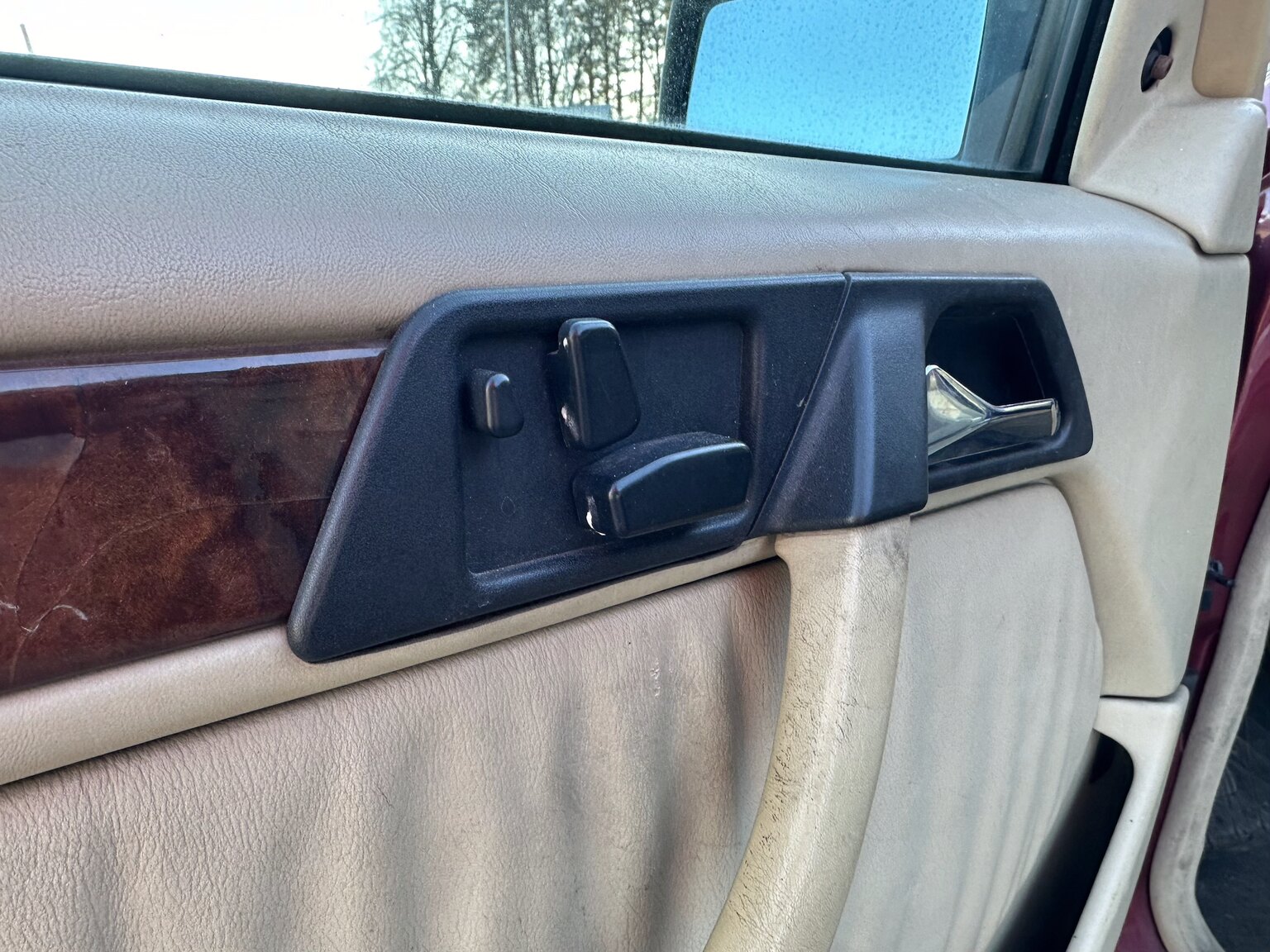 Interior image of 1992 Mercedes-Benz 300 TE-24