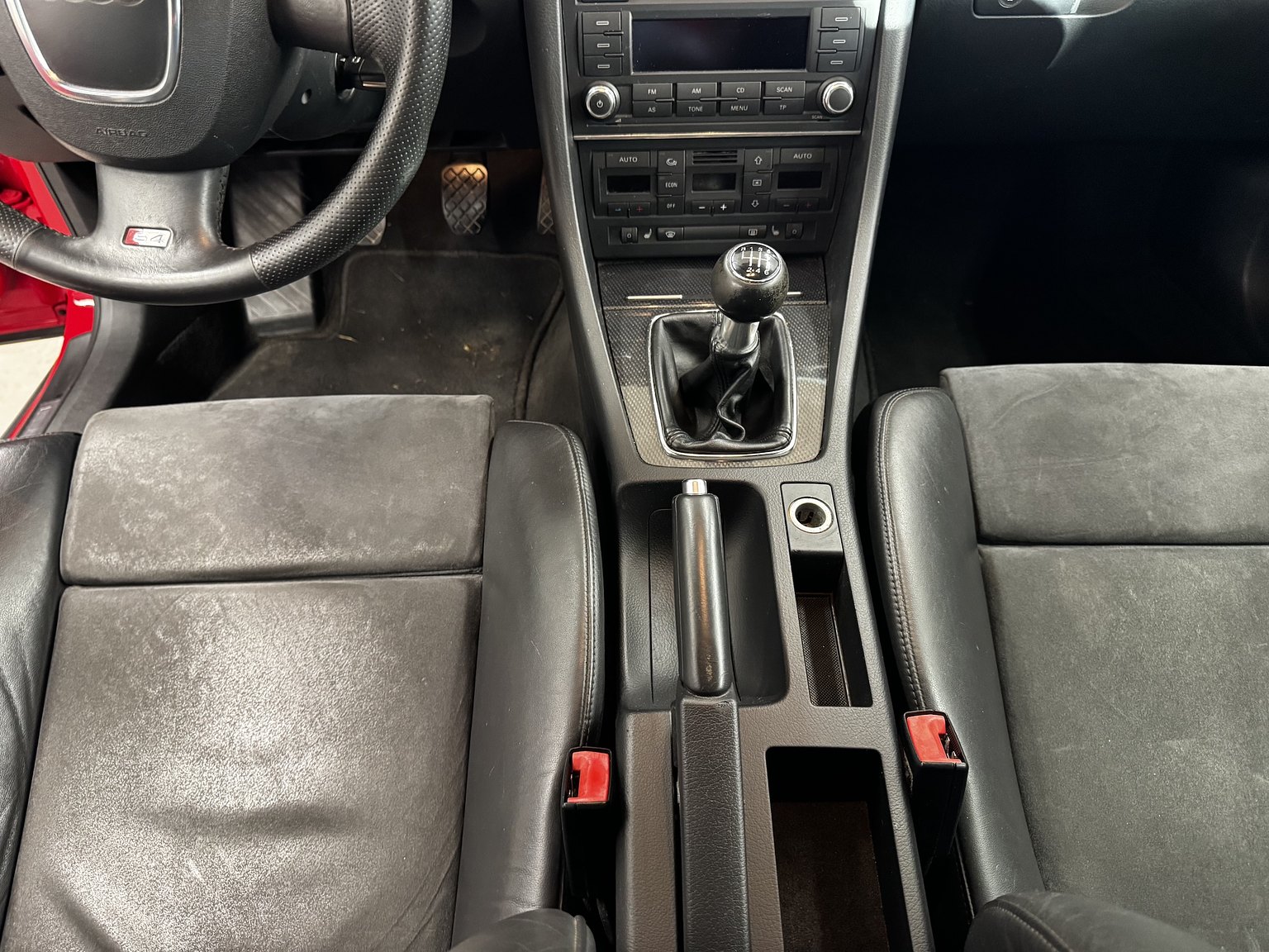 Interior image of 2007 Audi  S4 quattro 4.2 V8 manuell