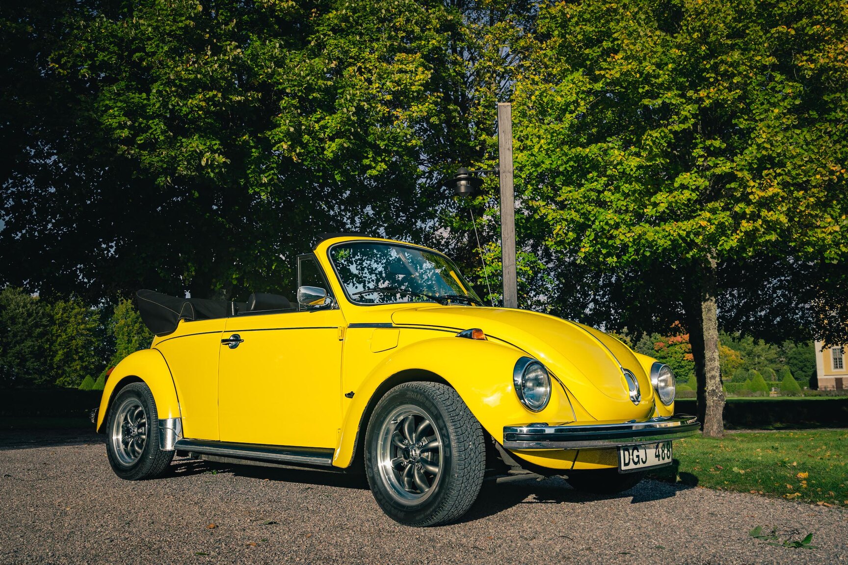 Aussenfoto 1973 Volkswagen Bubbla Karmann 1303 LS (4)