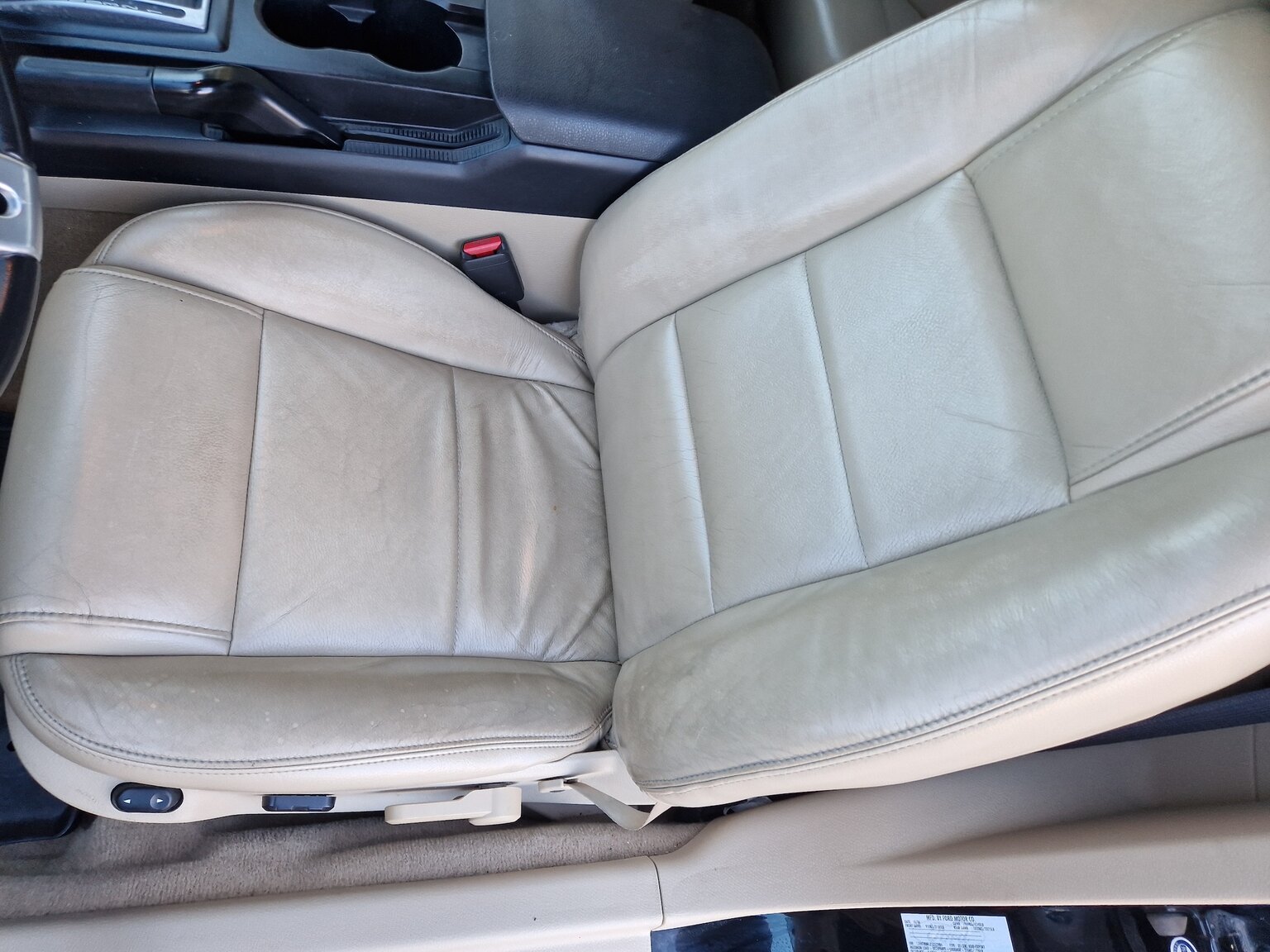 Interior image of 2007 Ford Mustang V6 