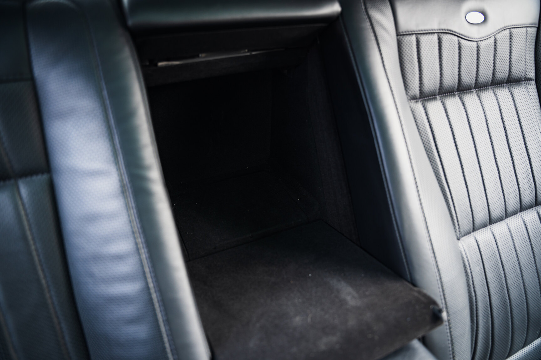 Innenraumfoto von 2011 Mercedes-Benz S600 (88)