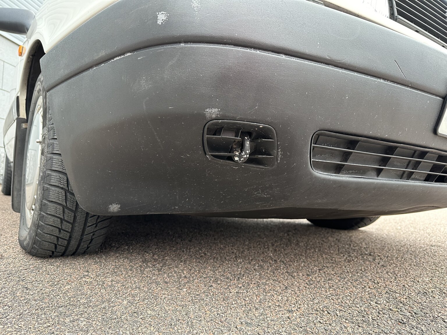 Exteriörbild på 1988 Audi 80 (38)