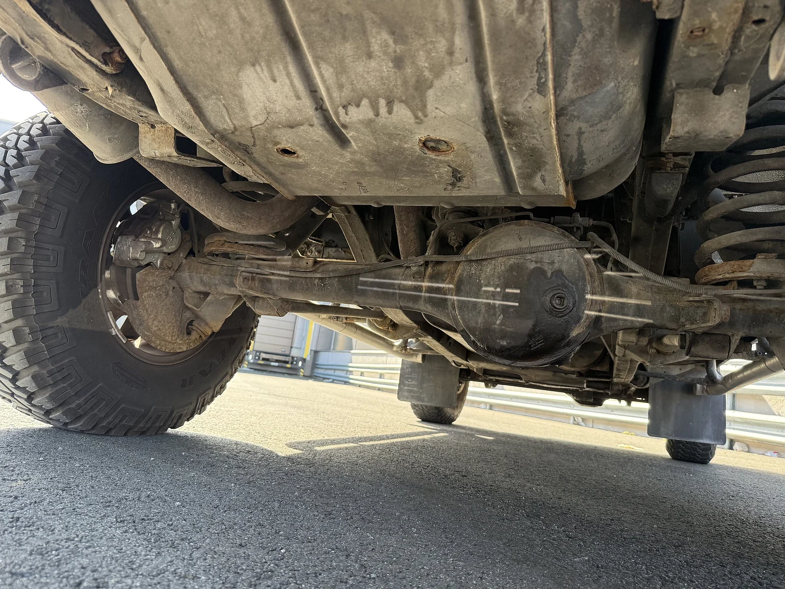 Image of 2000 Land Rover Defender 110 Tomb Raider (24) mechanics