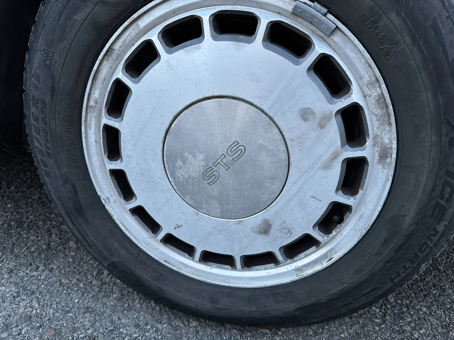 Exterior image of 1989 Cadillac Seville (120)