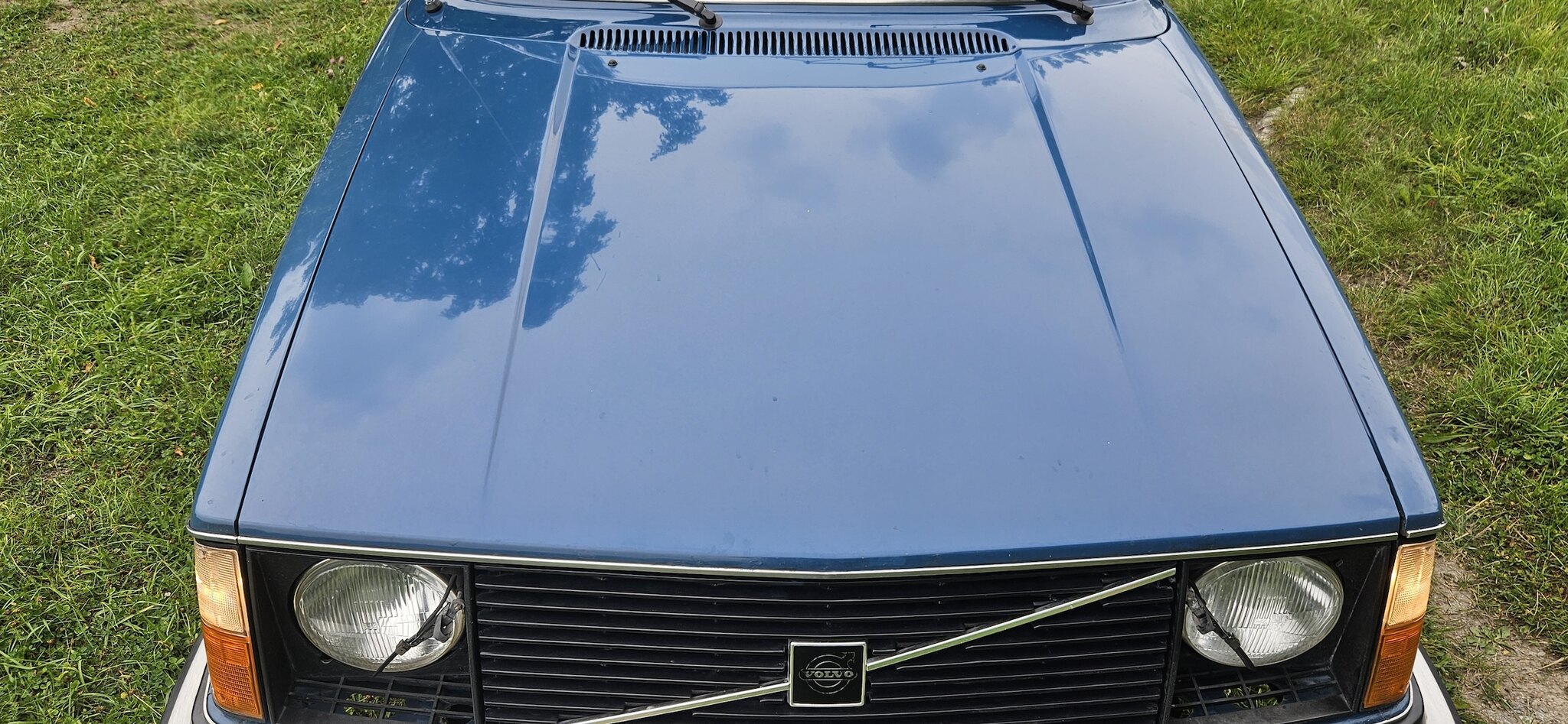 Exterior image of 1977 Volvo 242