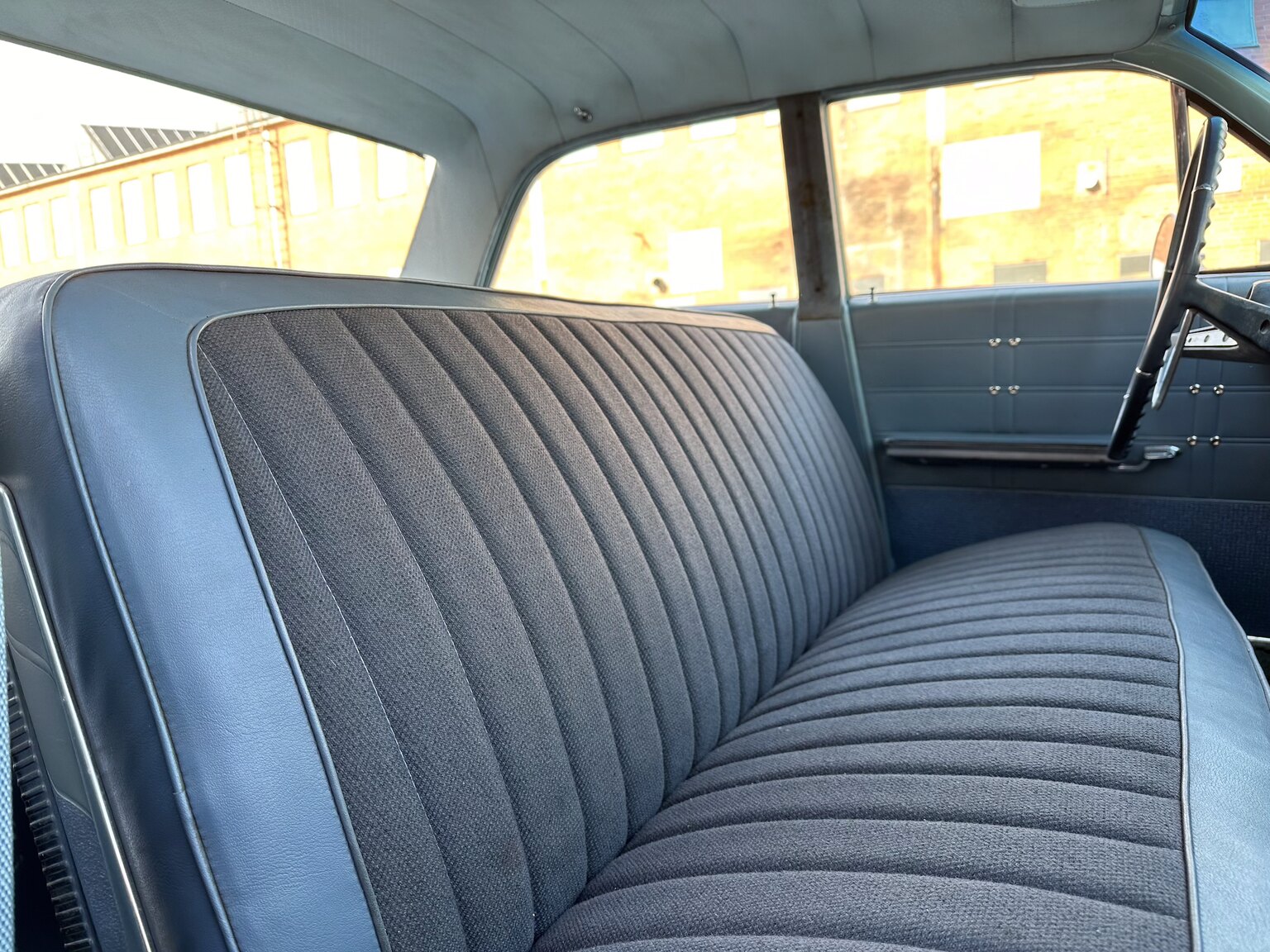 Innenraumfoto von 1963 Chevrolet Impala Sedan (38)