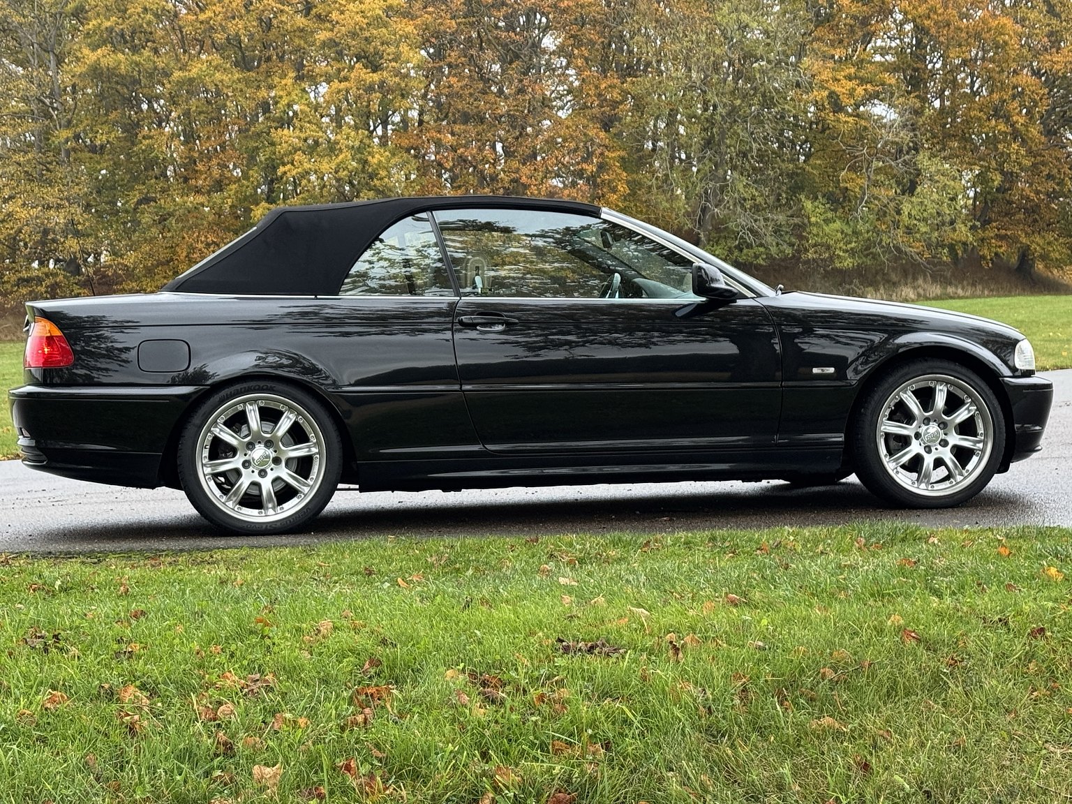 Exteriörbild på 2001 BMW 325IA CAB