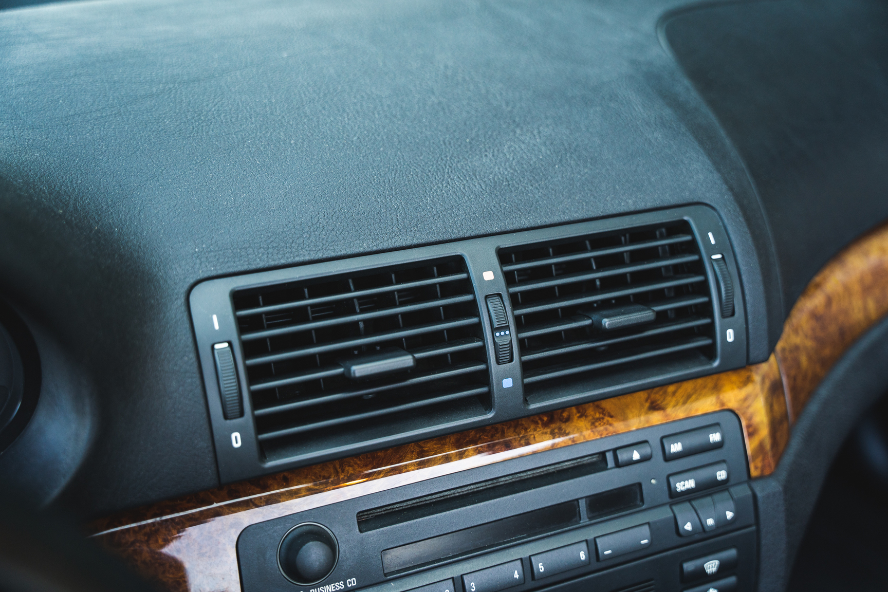 Innenraumfoto von 2001 BMW E46 325 Cabriolet (32)