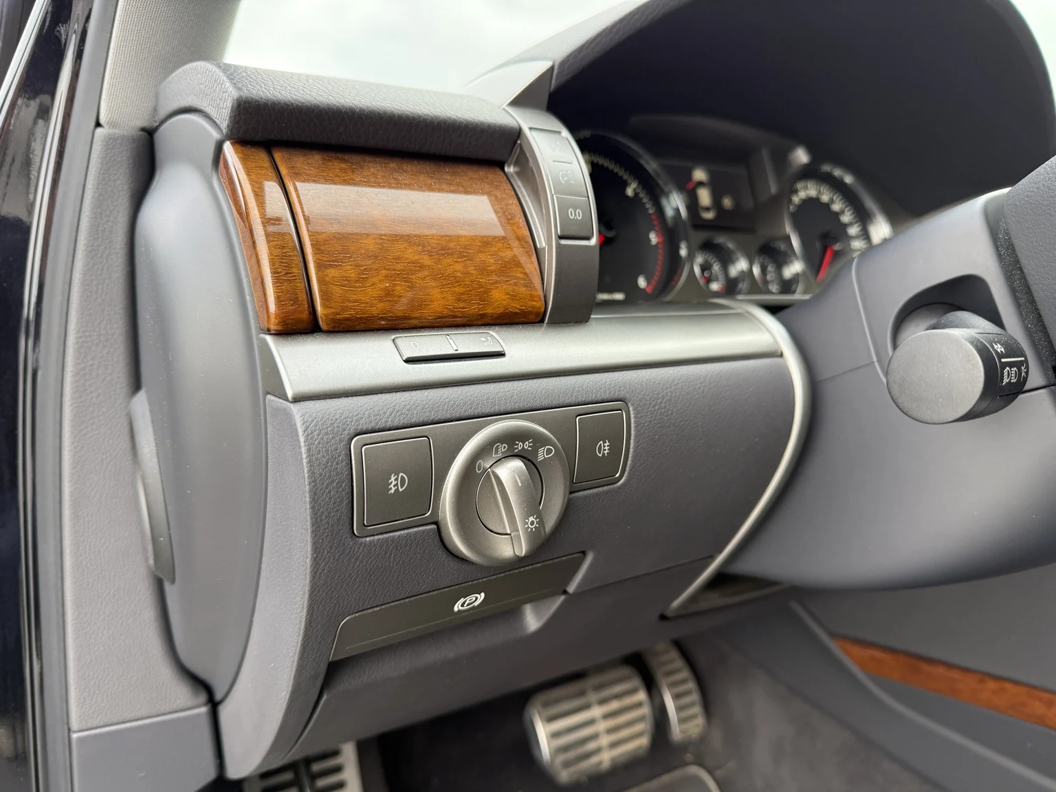 Innenraumfoto von 2013 Volkswagen Phaeton 3.0 TDI (16)