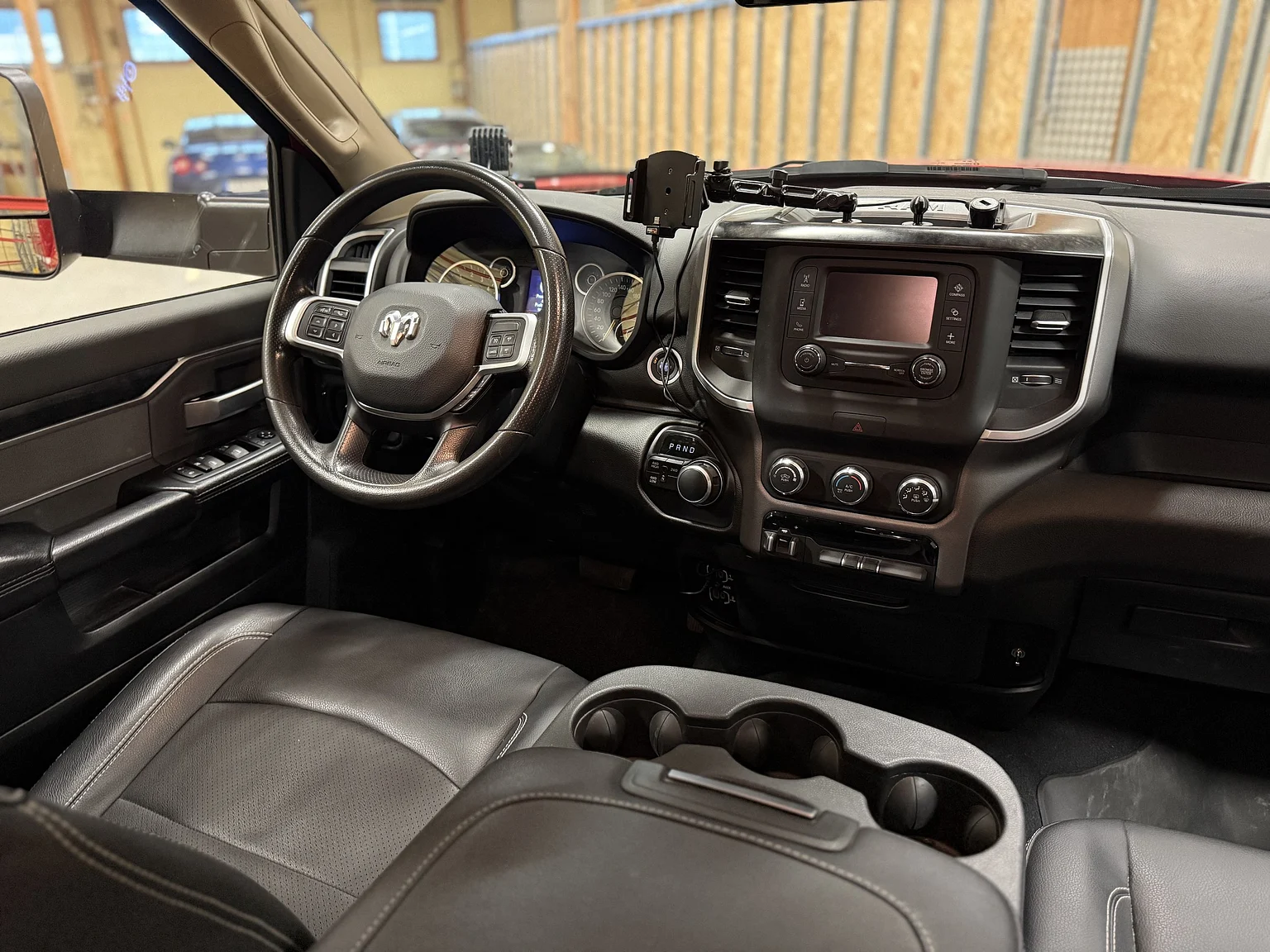 Interiörbild 2020 Dodge Ram 2500 Overland (36)