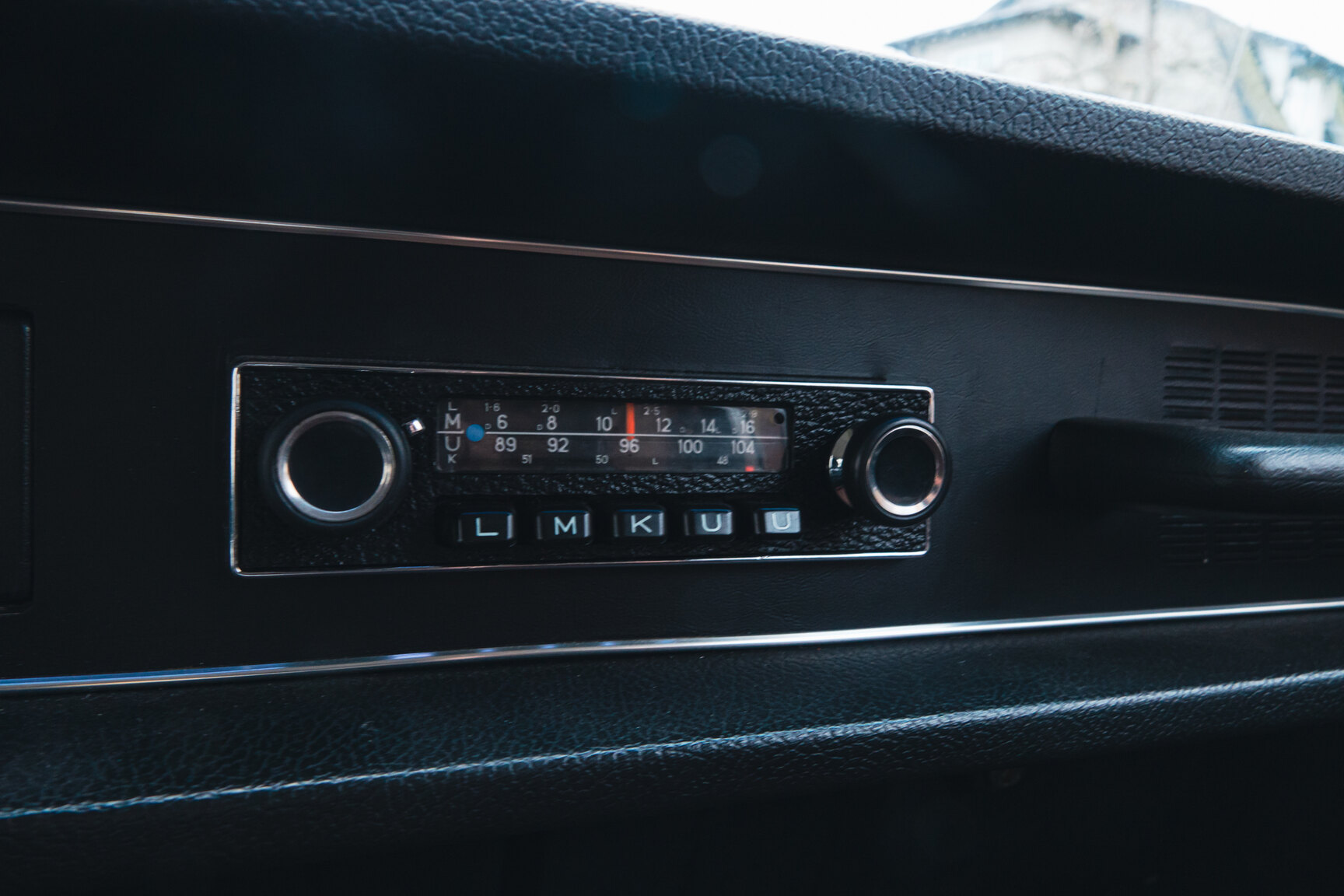 Interiörbild 1971 Volvo 144 2.0 Automat