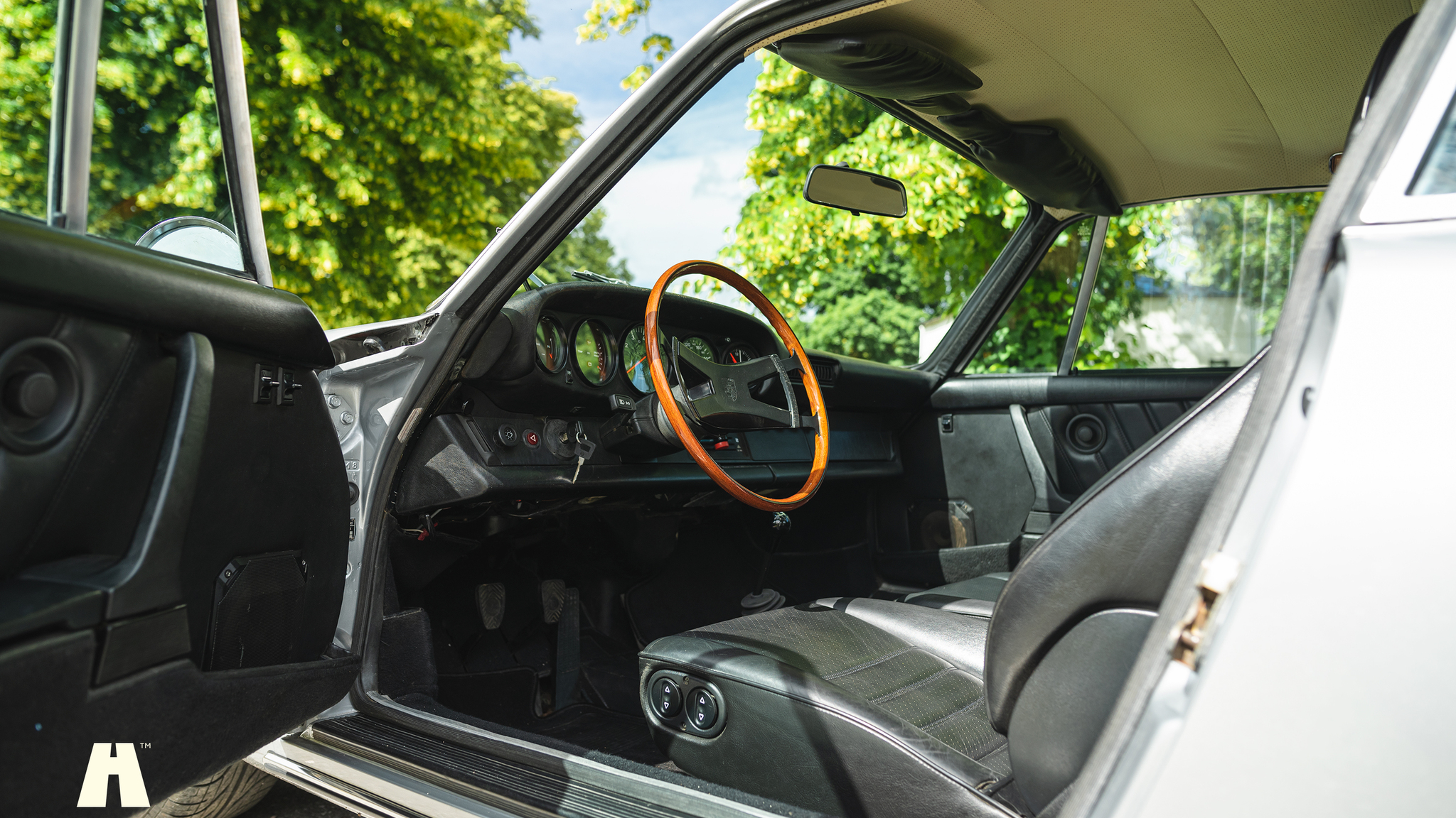 Interior image of 1981 Porsche 911 SC Backdate