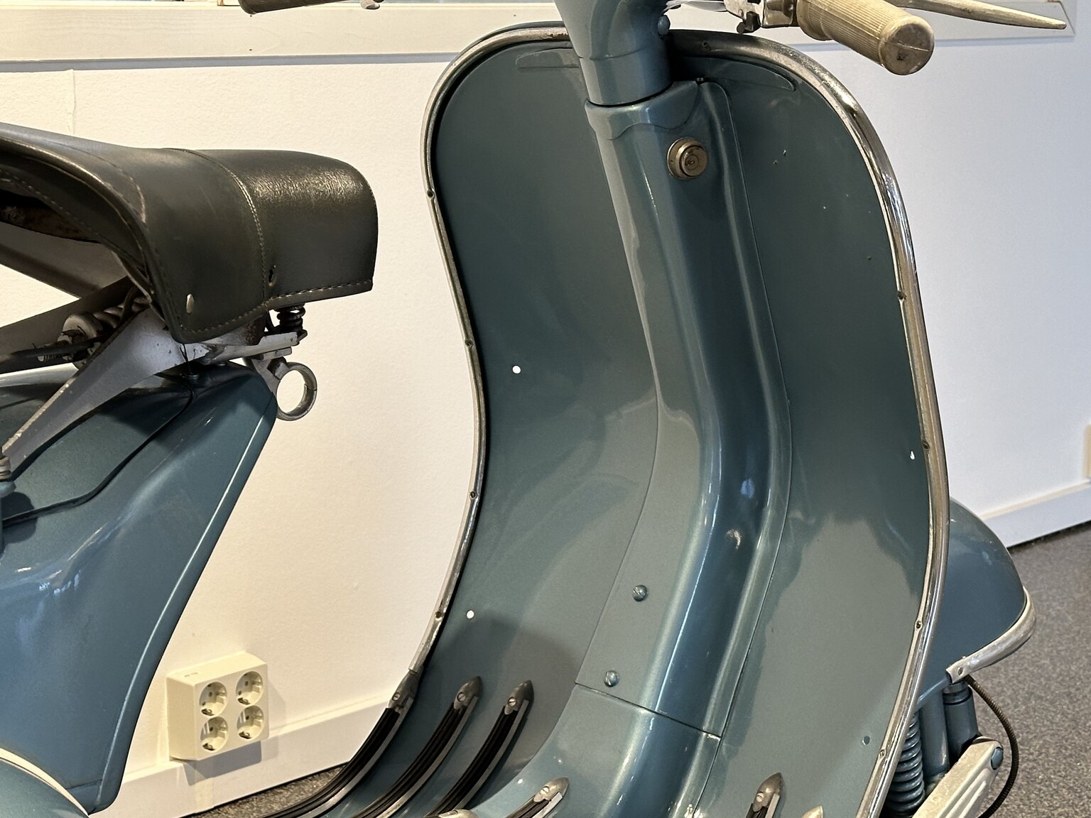 Exteriörbild på 1959 Vespa Piaggio 150cc Widebody