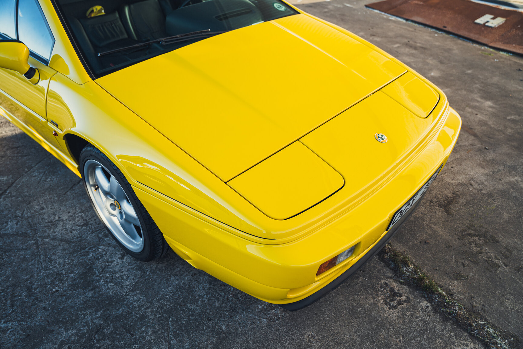 Exterior image of 1989 Lotus Esprit Turbo SE