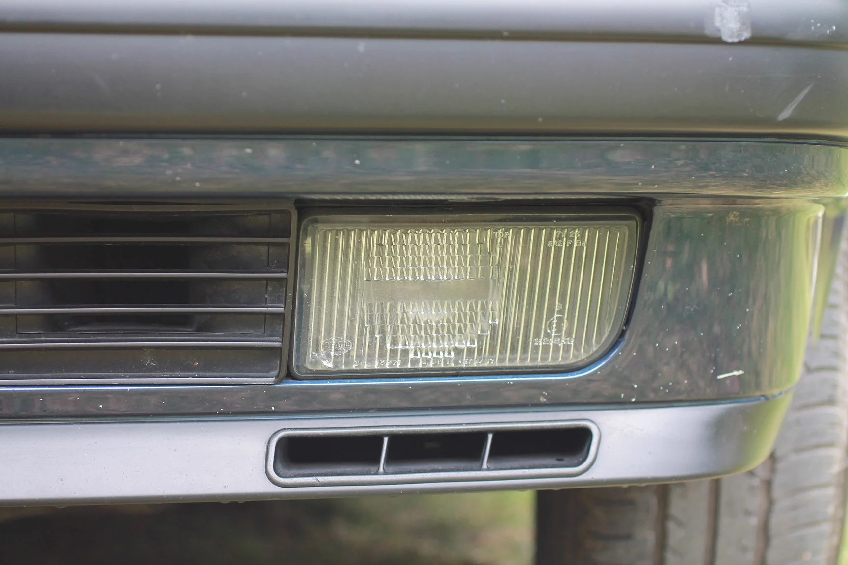 Exterior image of 1989 BMW 750iA (124)