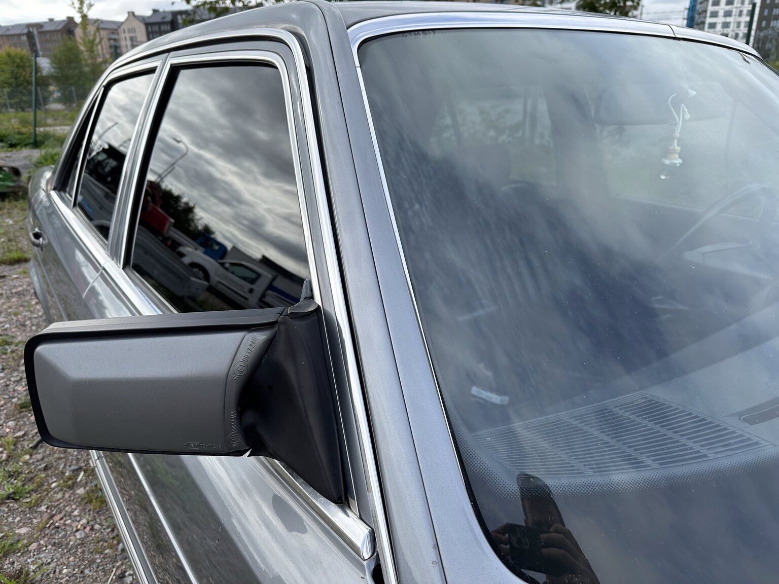 Exterior image of 1987 Mercedes 300 SE