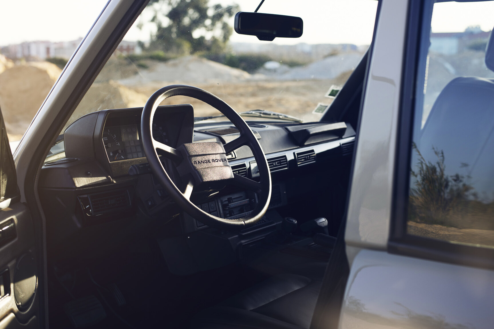 Interior image of 1991 Range Rover Restomod