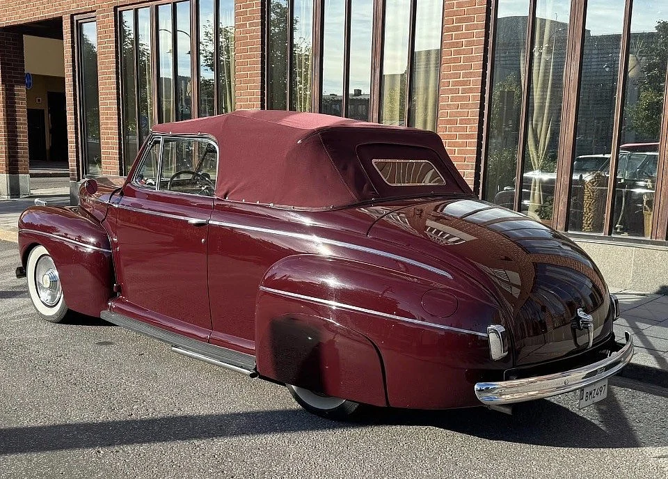 Exteriörbild på 1941 Ford Super De Luxe Cabriolet (13)