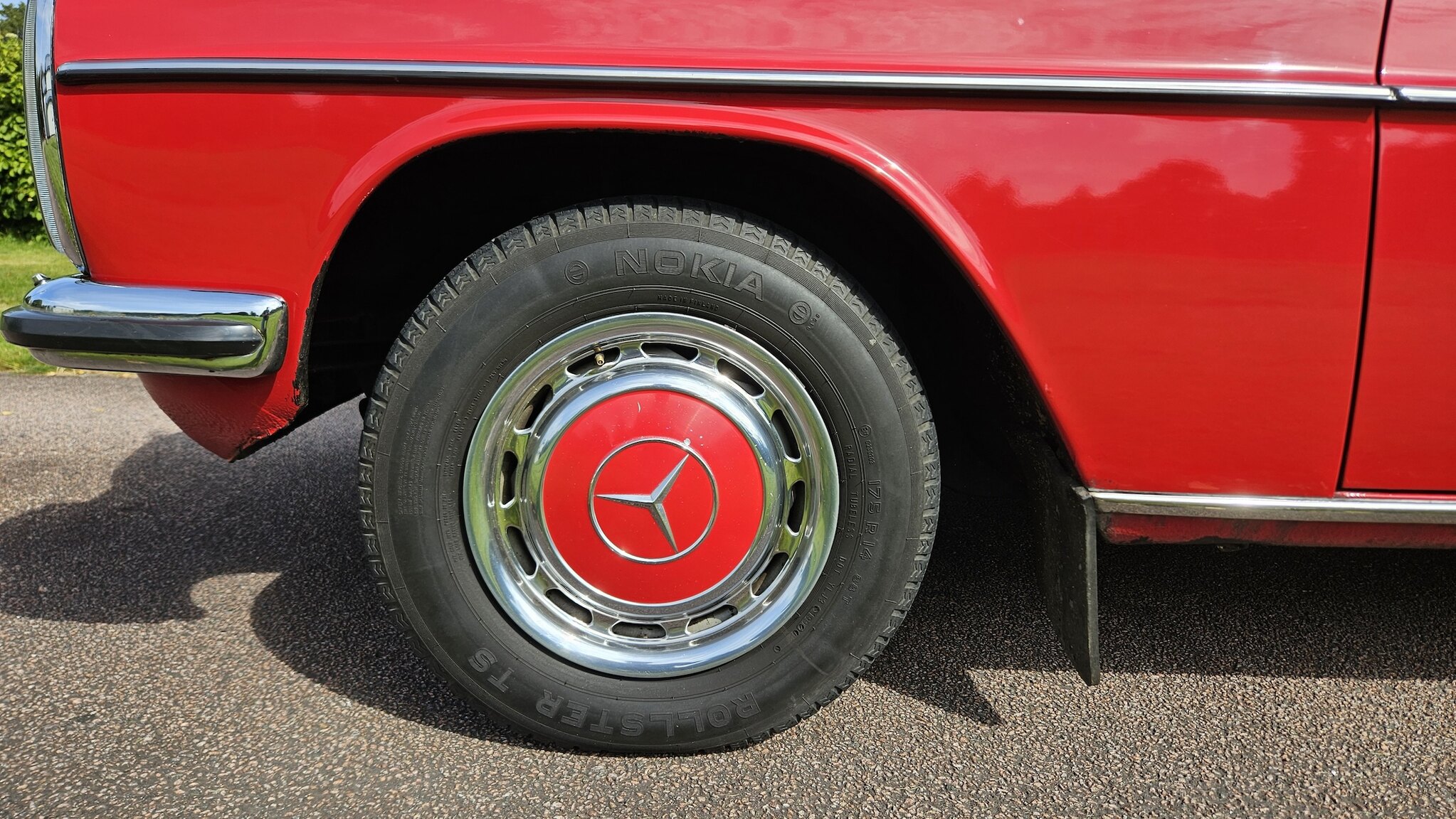 Exteriörbild på 1975 Mercedes-Benz 200