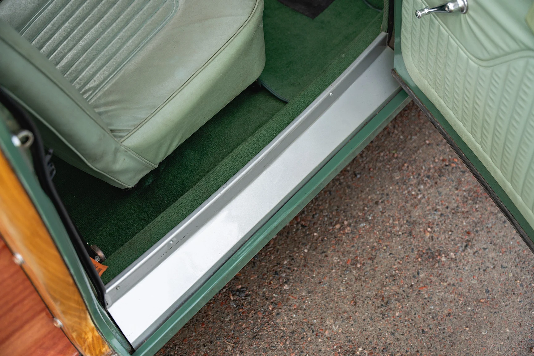 Interior image of 1968 Morris Minor Traveller (13)