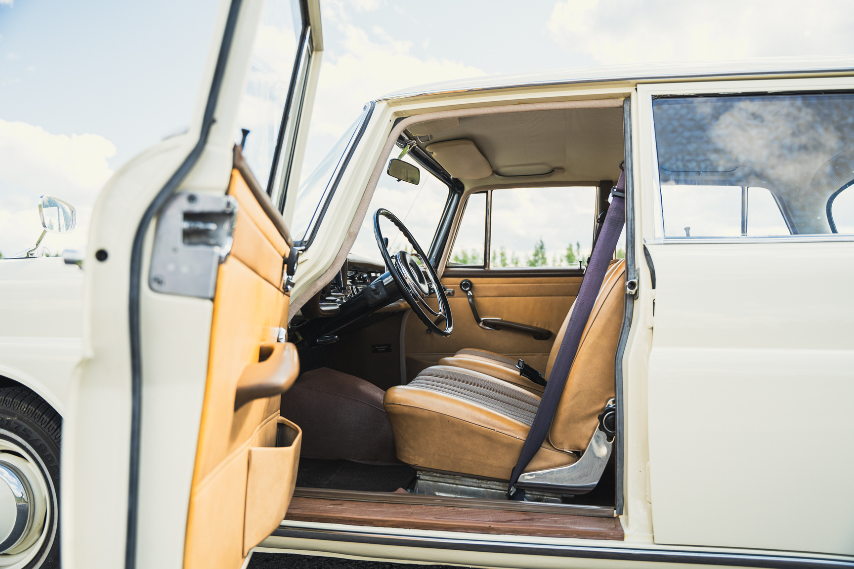 Innenraumfoto von 1966 Mercedes-Benz 200 D "Heckflosse"