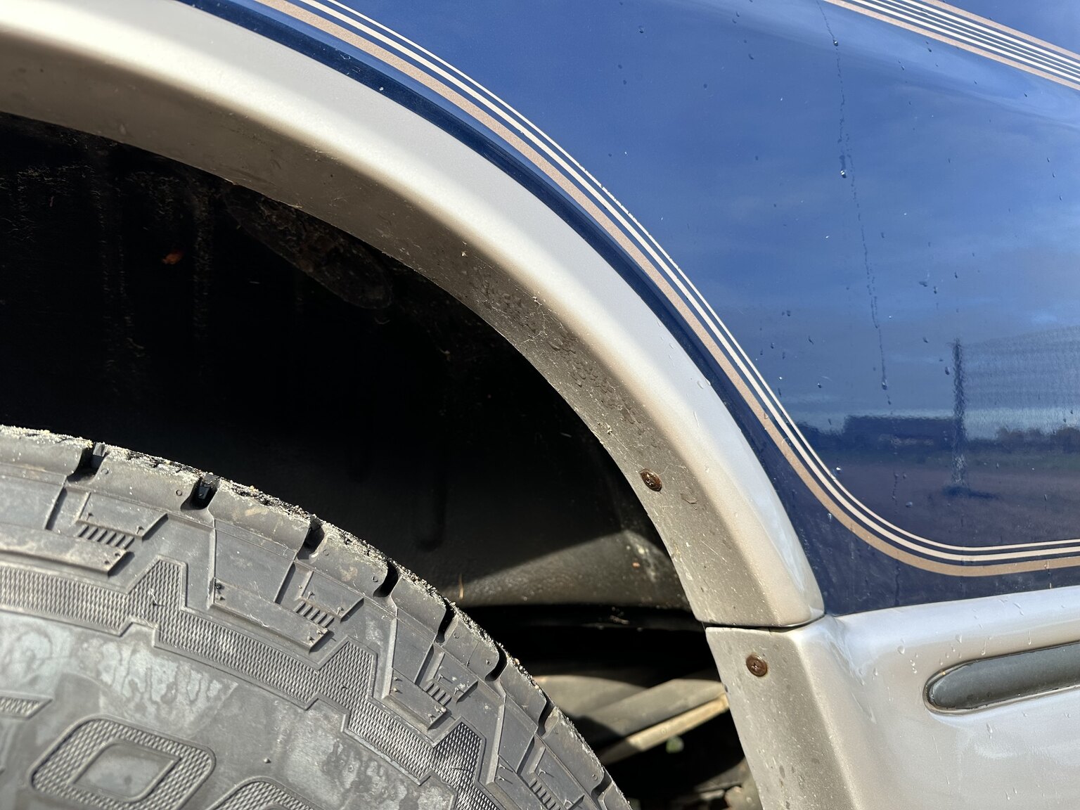 Exteriörbild på 2000 GMC Savana G1500 Conversion Van