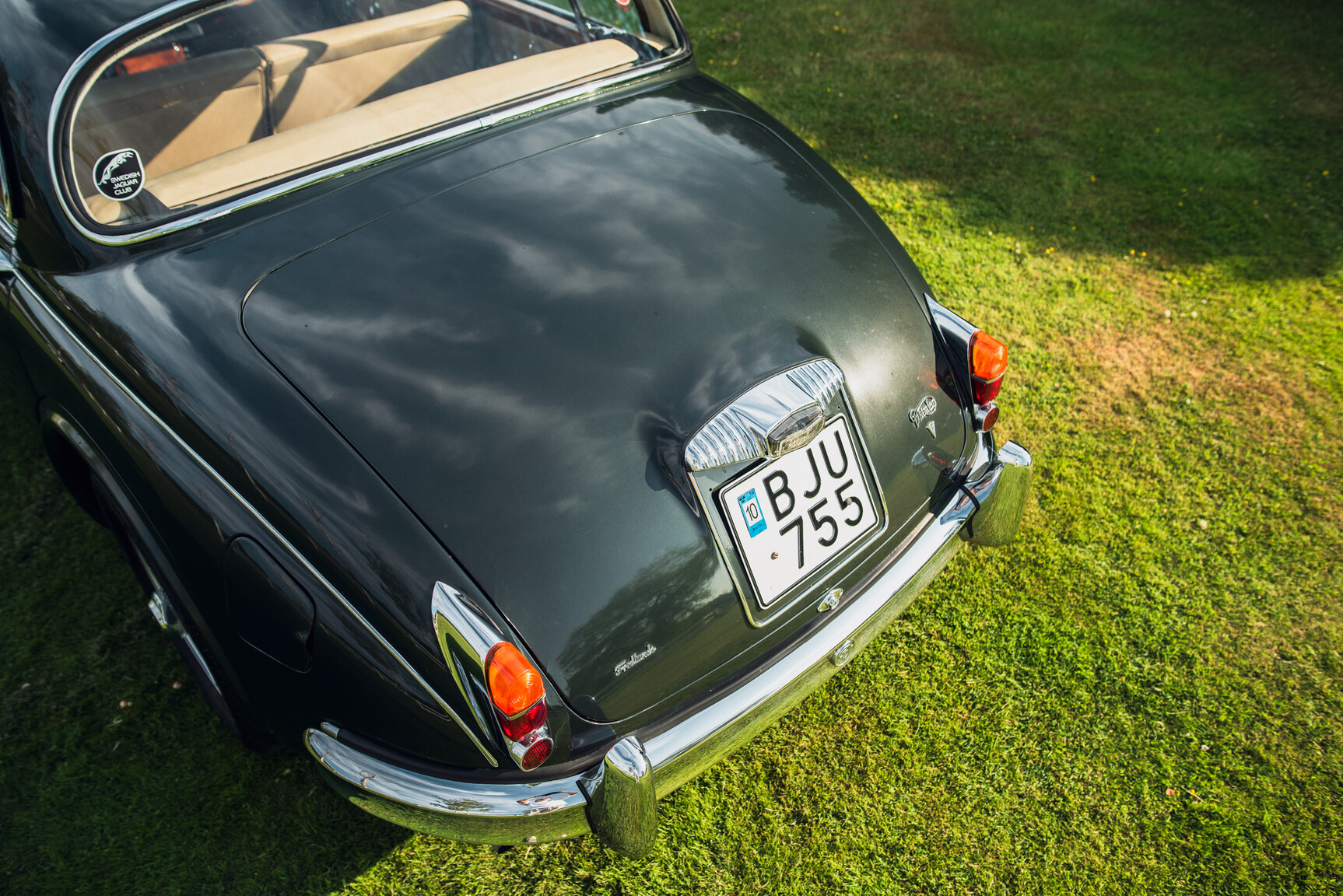 Exterior image of 1965 Daimler 250 V8