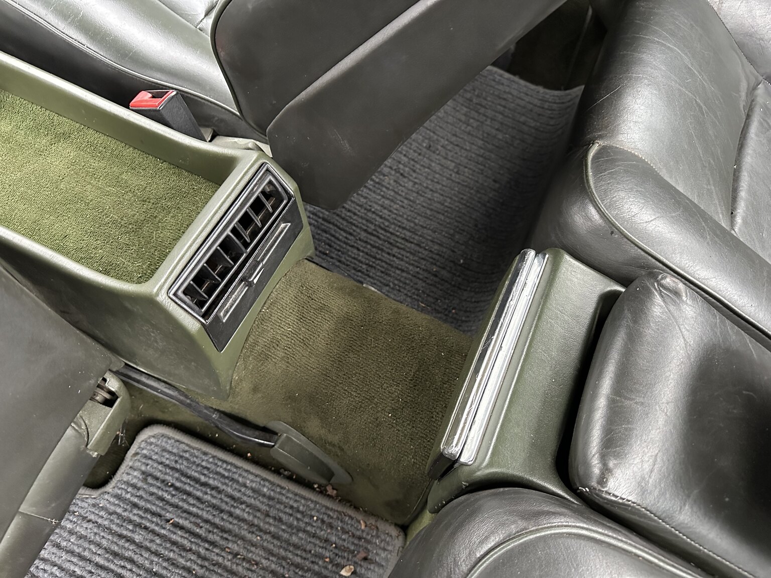 Interior image of 1983 Mercedes-Benz 500 SEC