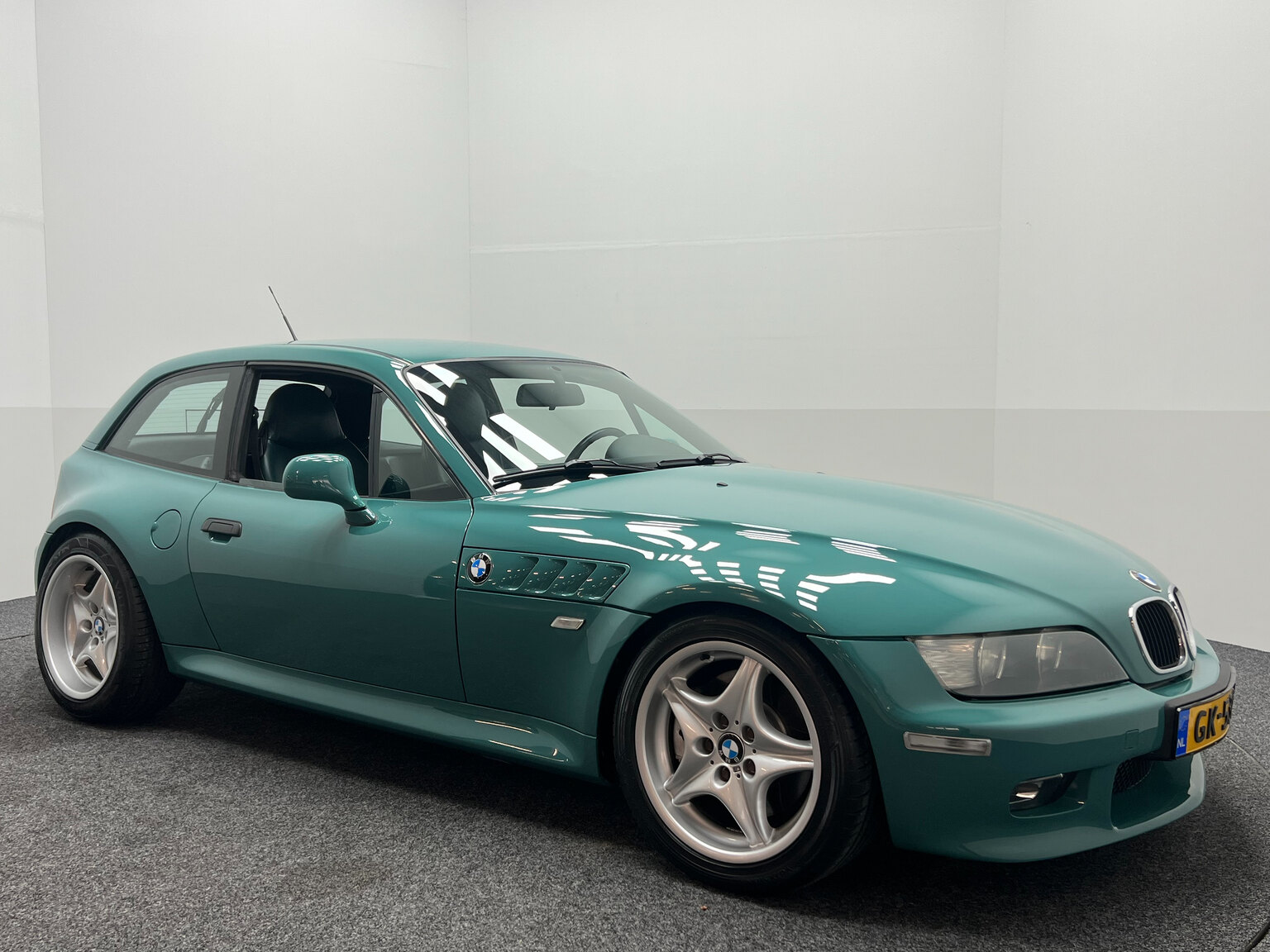 Exterior image of 2000 BMW Z3 Coupé 3.0