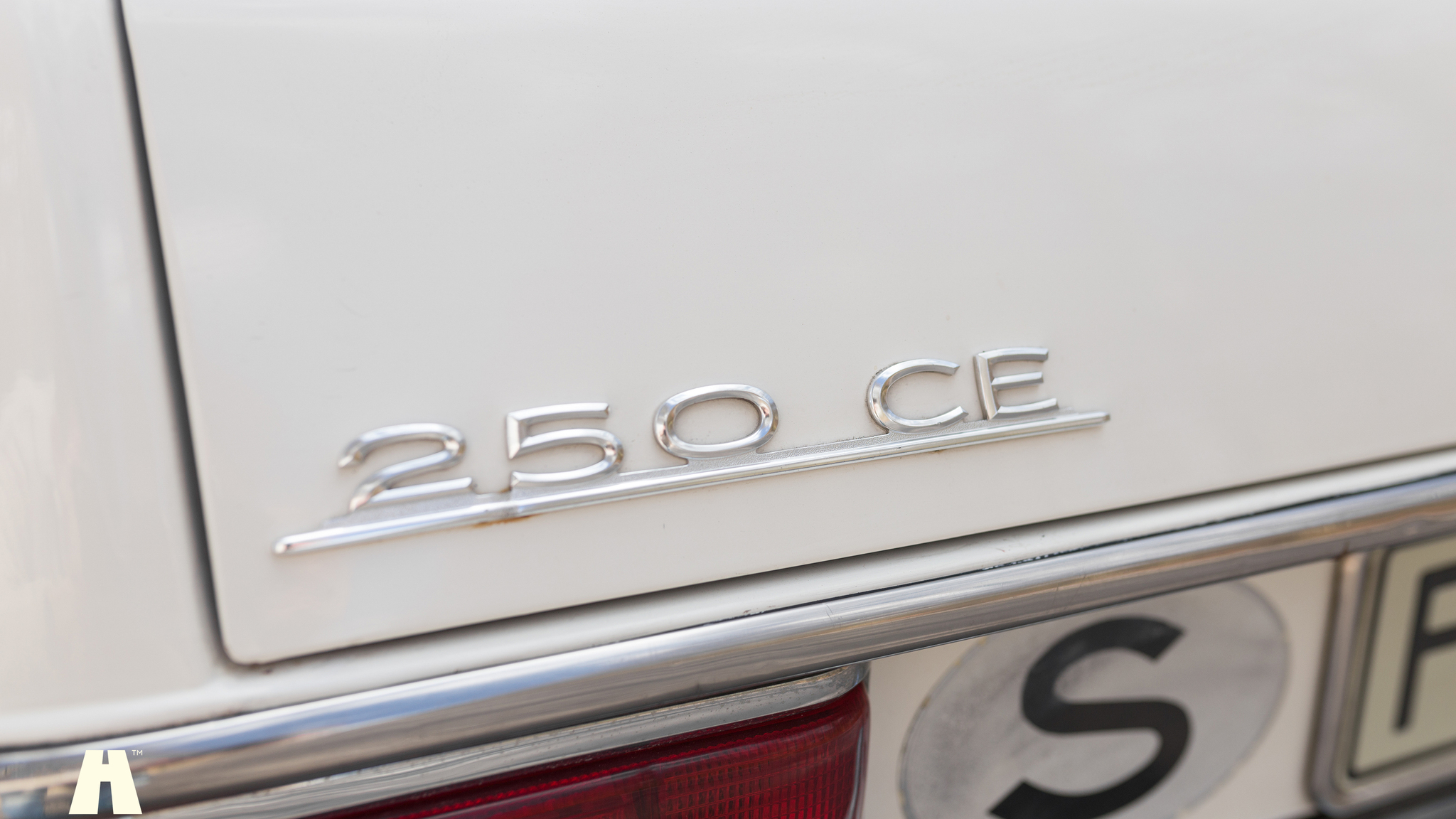 Aussenfoto 1970 Mercedes 250 CE