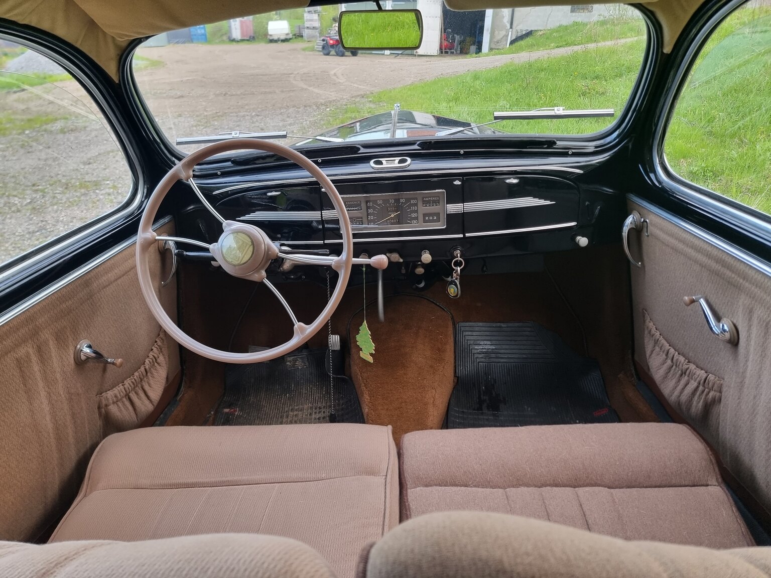Interior image of 1951 Peugeot 203 De Luxe