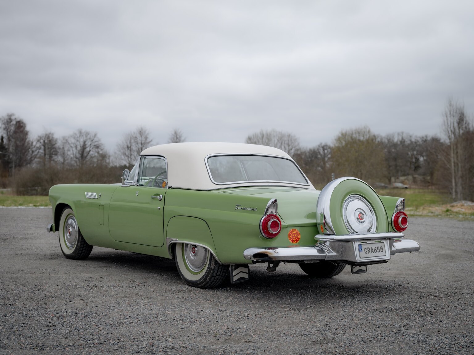Exteriörbild på 1956 Ford Thunderbird (7)