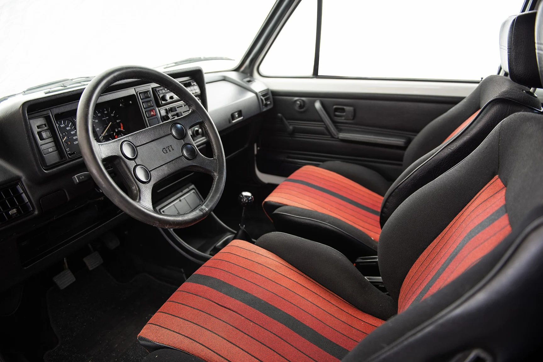Innenraumfoto von 1984 Volkswagen Golf GTI "Special" (7)