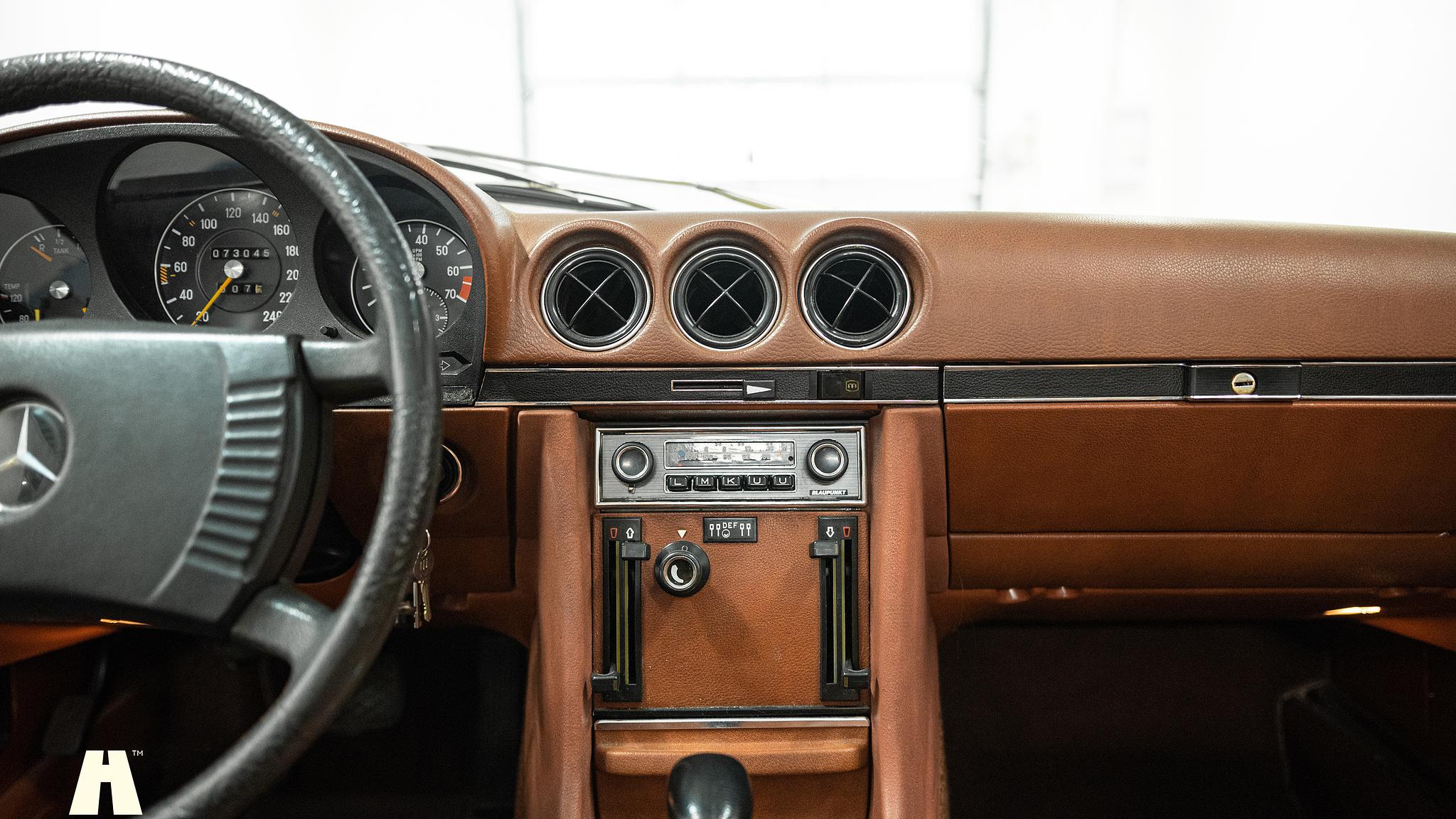 Interiörbild 1975 Mercedes SL 350