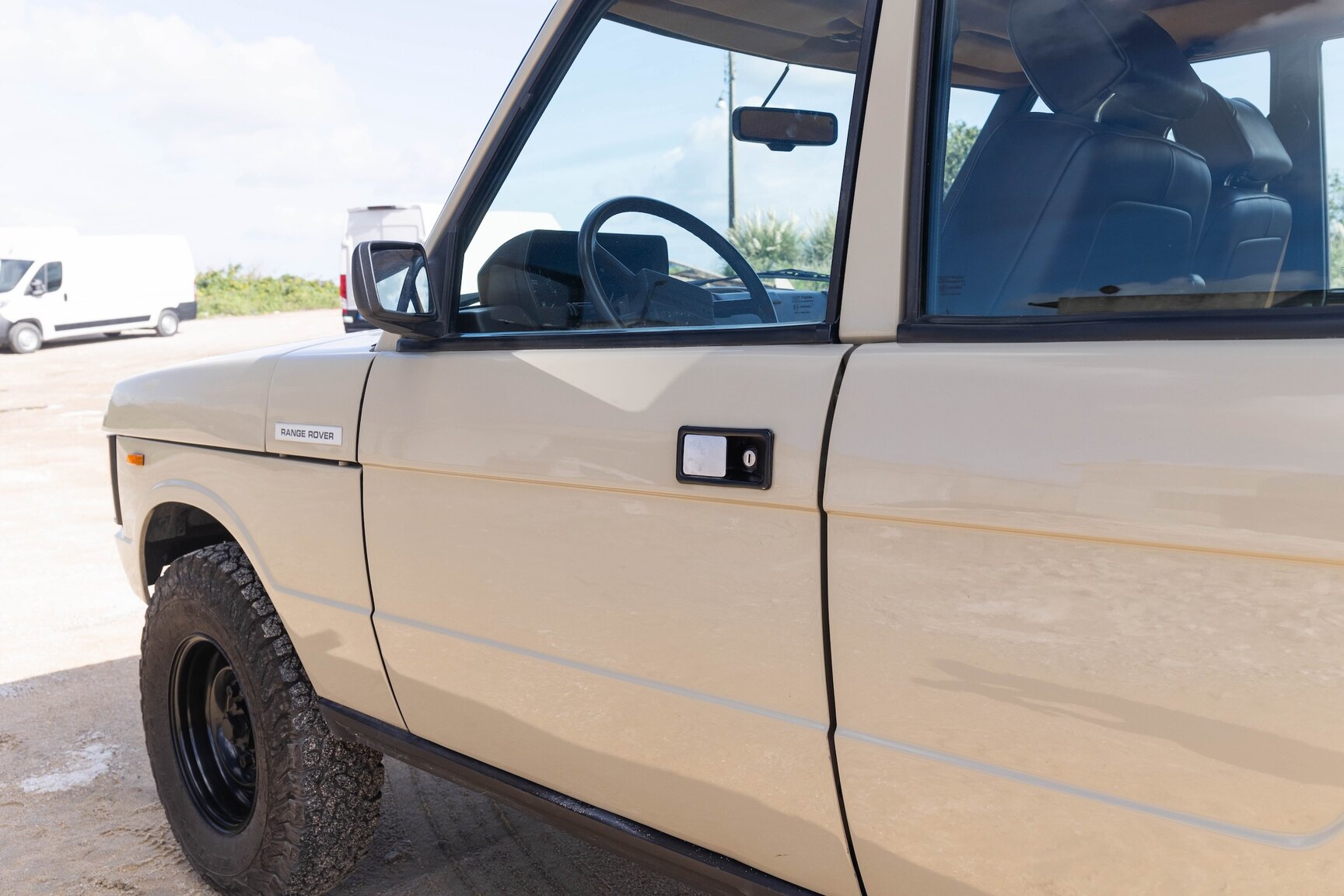 Exteriörbild på 1991 Range Rover Restomod