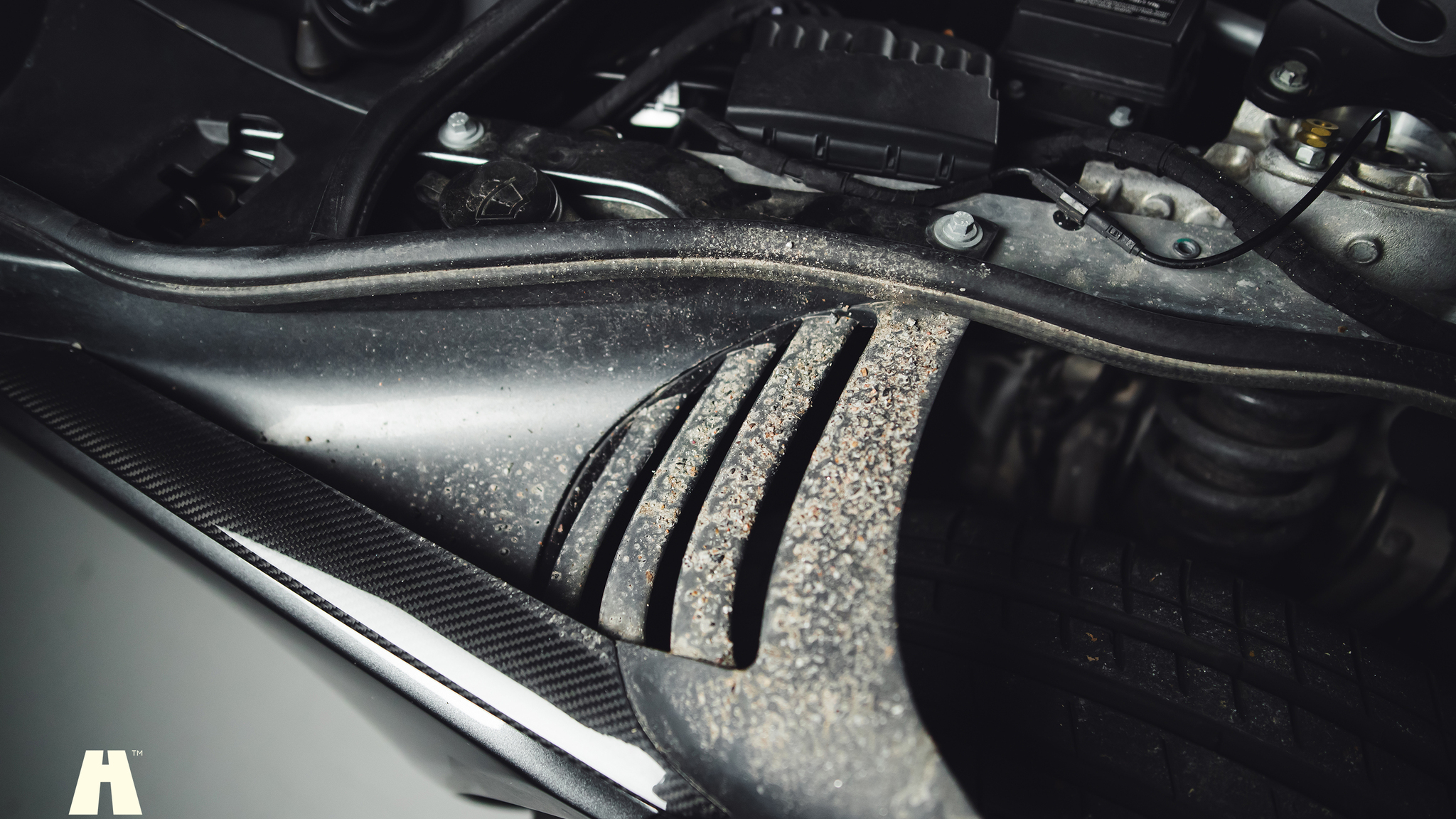 Image of 2019 Aston Martin DB11 AMR mechanics (16)