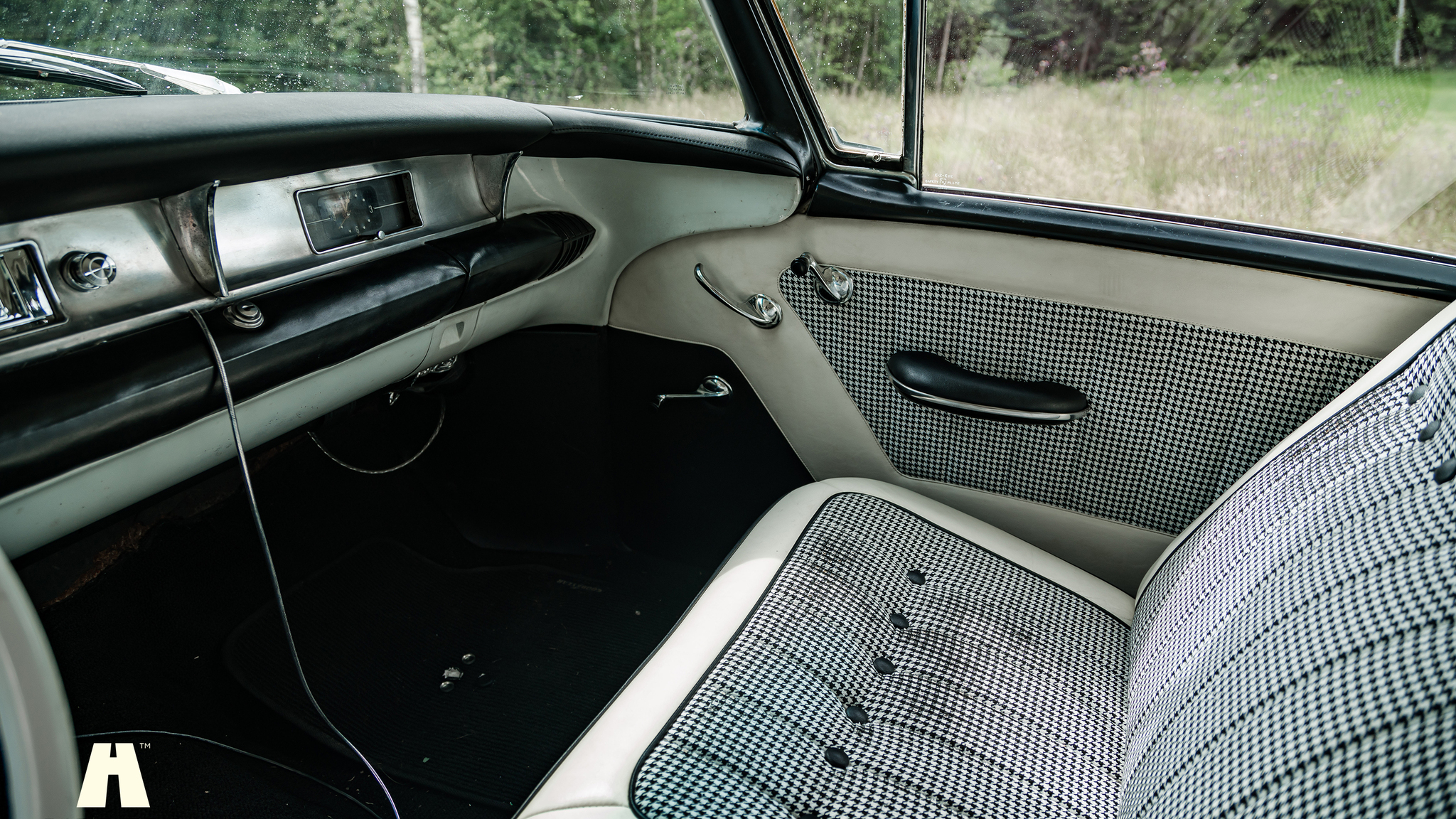Interior image of 1957 Buick Special Riviera (Model 46R) V8 (5)