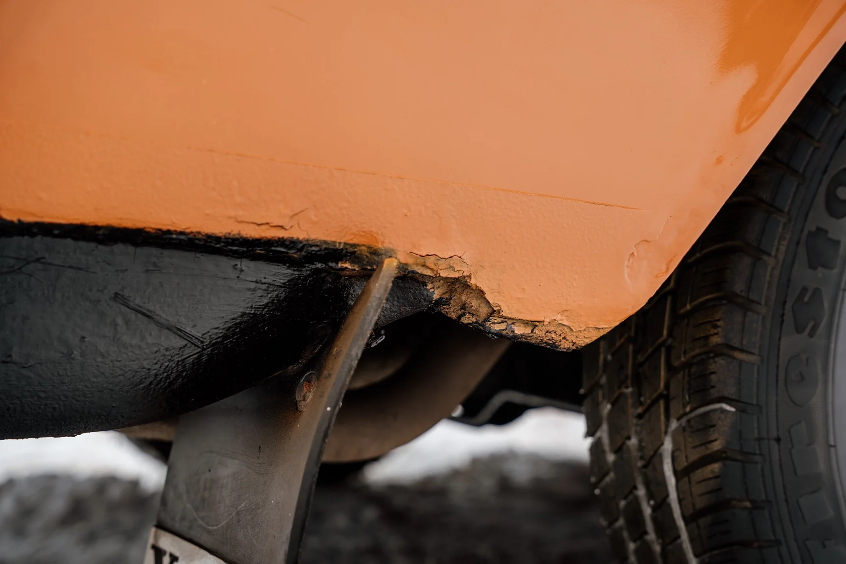 Exteriörbild på 1975 Volvo 242 2-dörrars coupé (30)