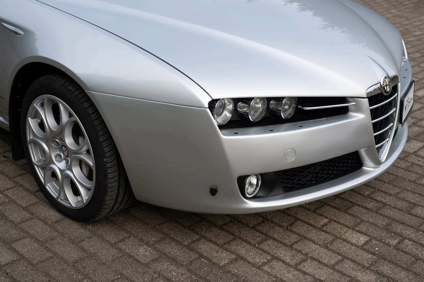 Exterior image of 2008 Alfa Romeo 159 Q4 Sportwagon (12)