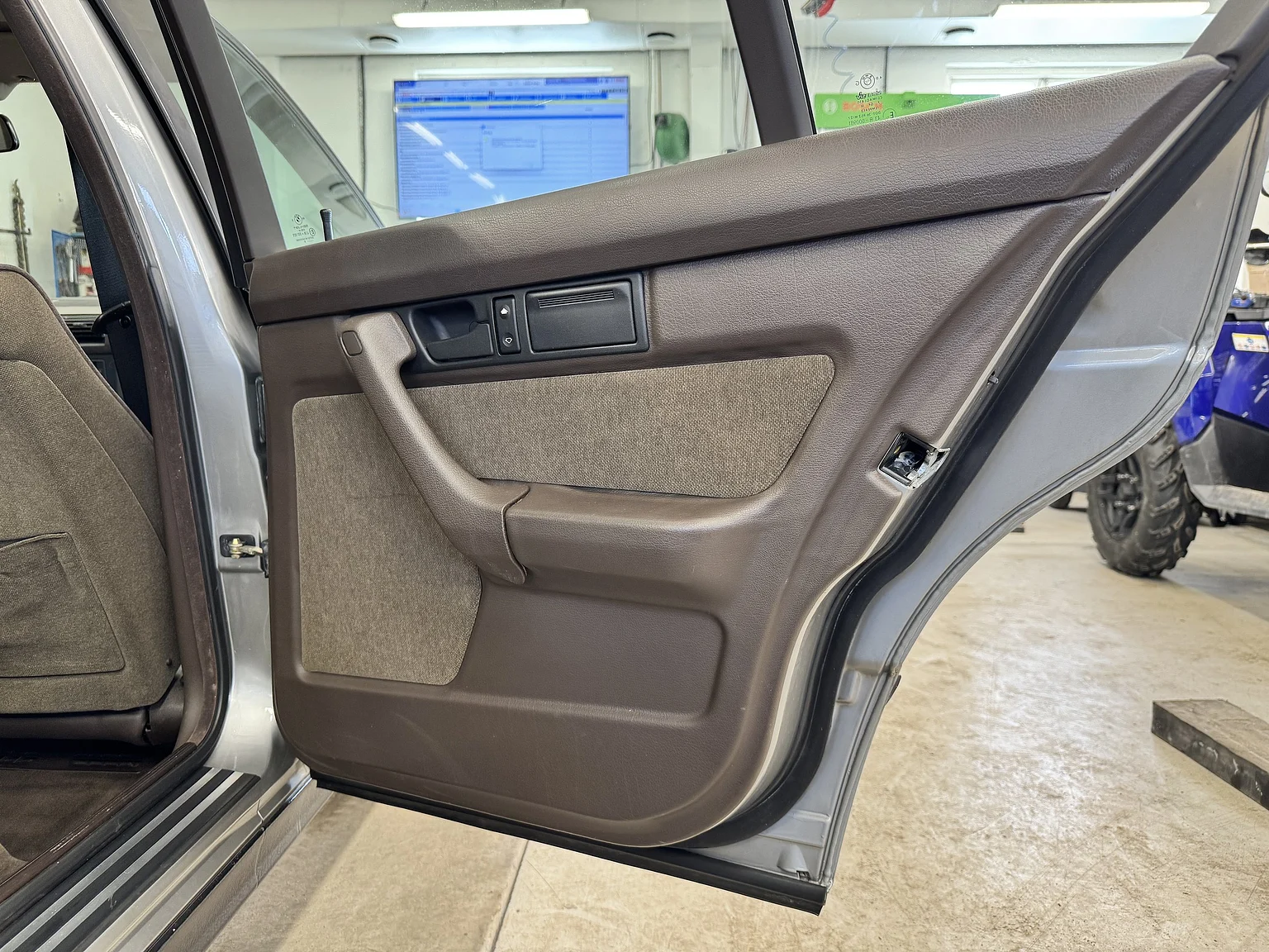 Innenraumfoto von 1988 BMW 535i - NO RESERVE (35)