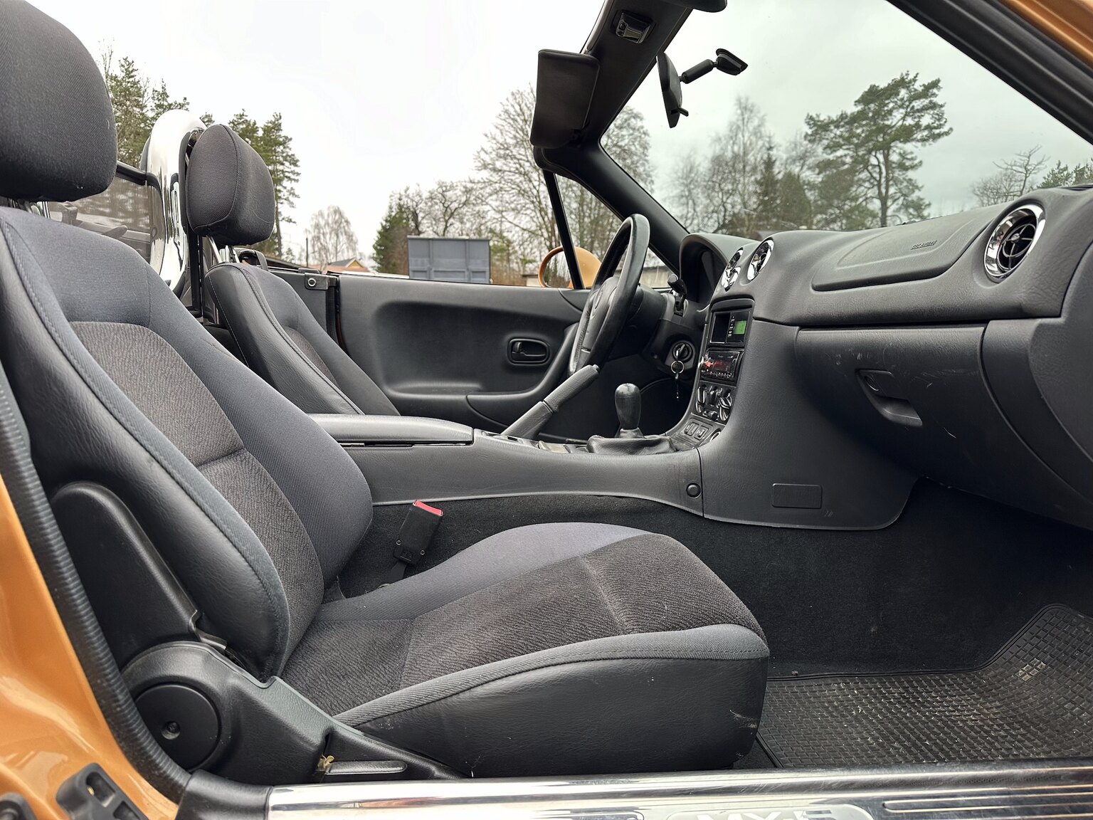 Innenraumfoto von 1998 Mazda Miata MX-5 NB