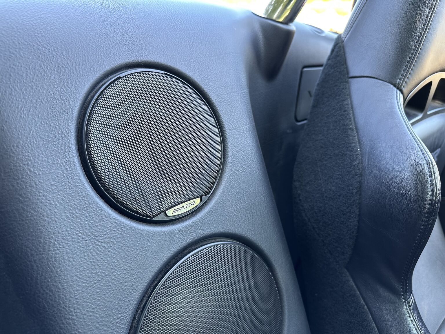 Interior image of 2004 Dodge Viper SRT-10 (29)