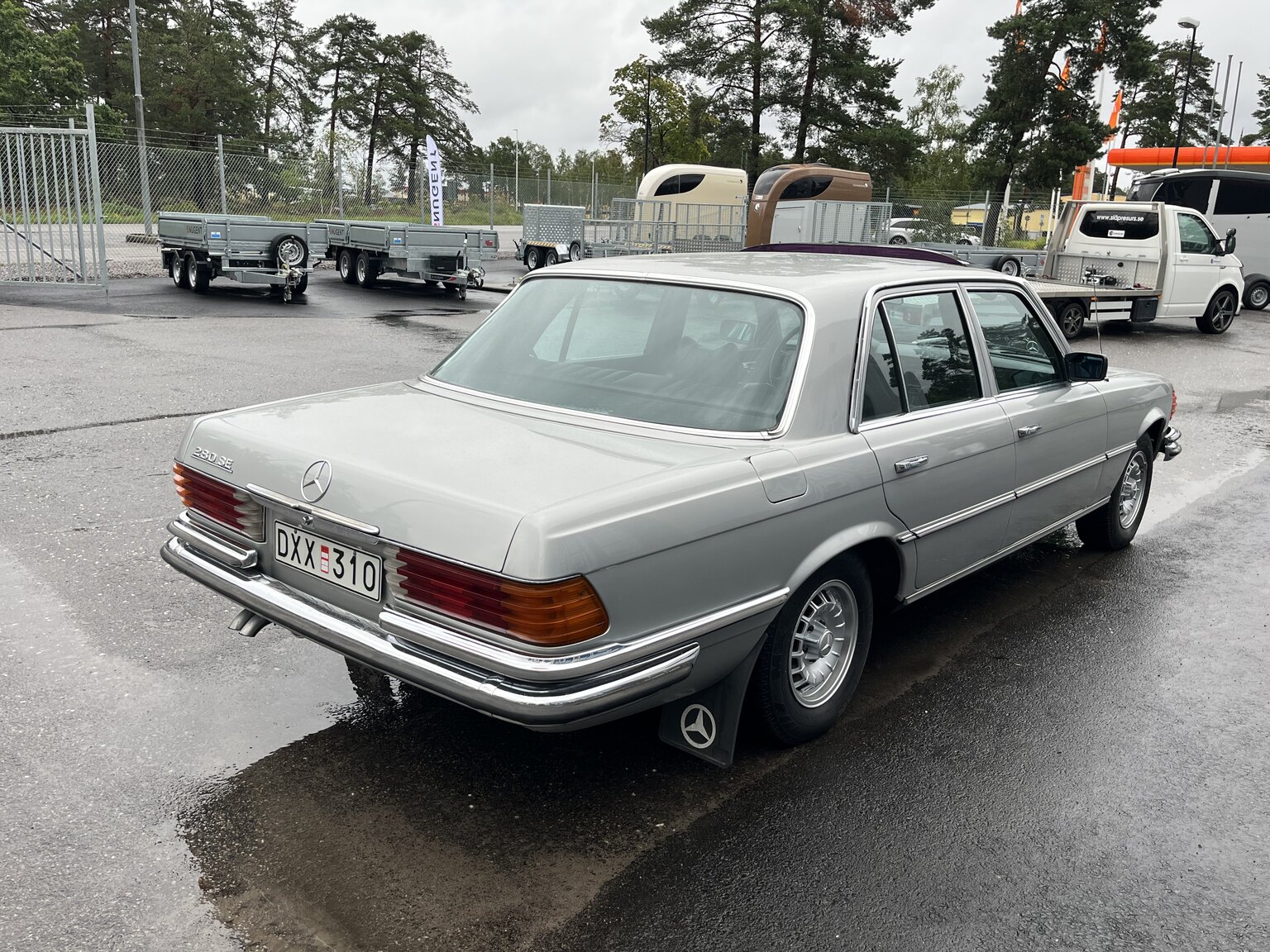 Exterior image of 1975 Mercedes-Benz 280 SE