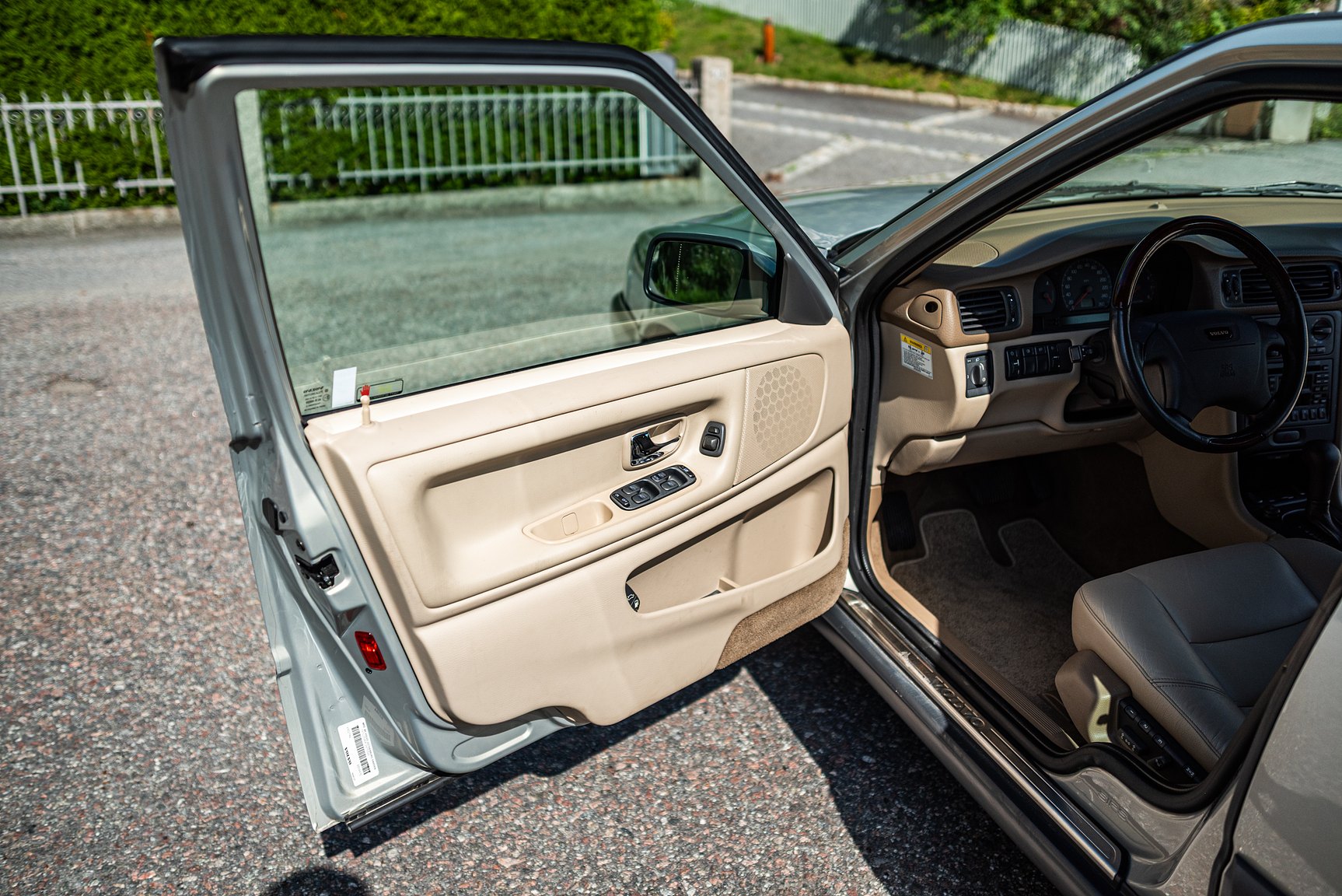 Interior image of 2000 Volvo V70 XC 2.4 T AWD 