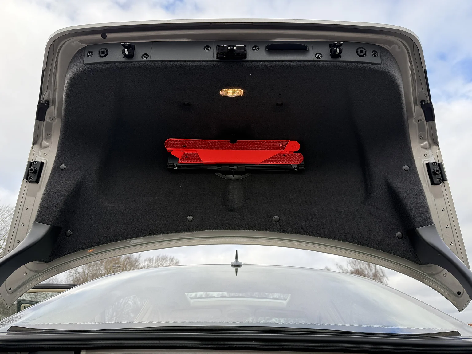 Innenraumfoto von 2004 Mercedes-Benz E 500 7G-Tronic (75)