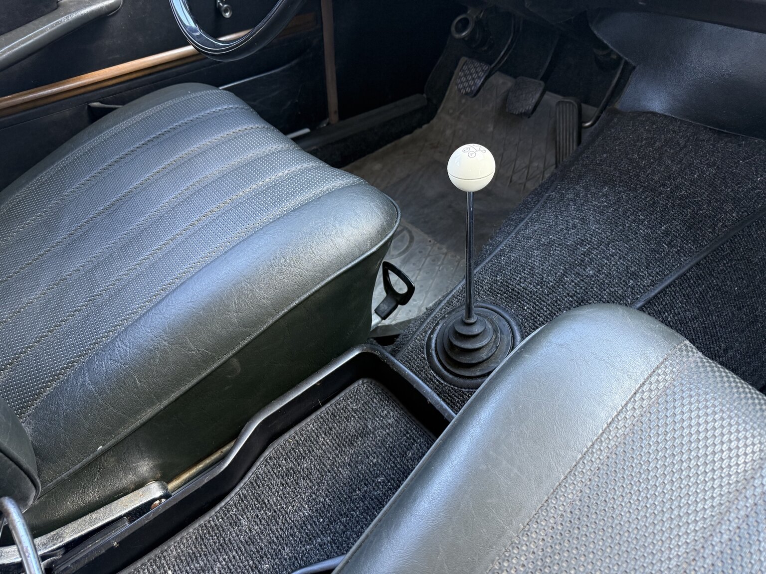 Interior image of 1967 Mercedes-Benz 230 Safari